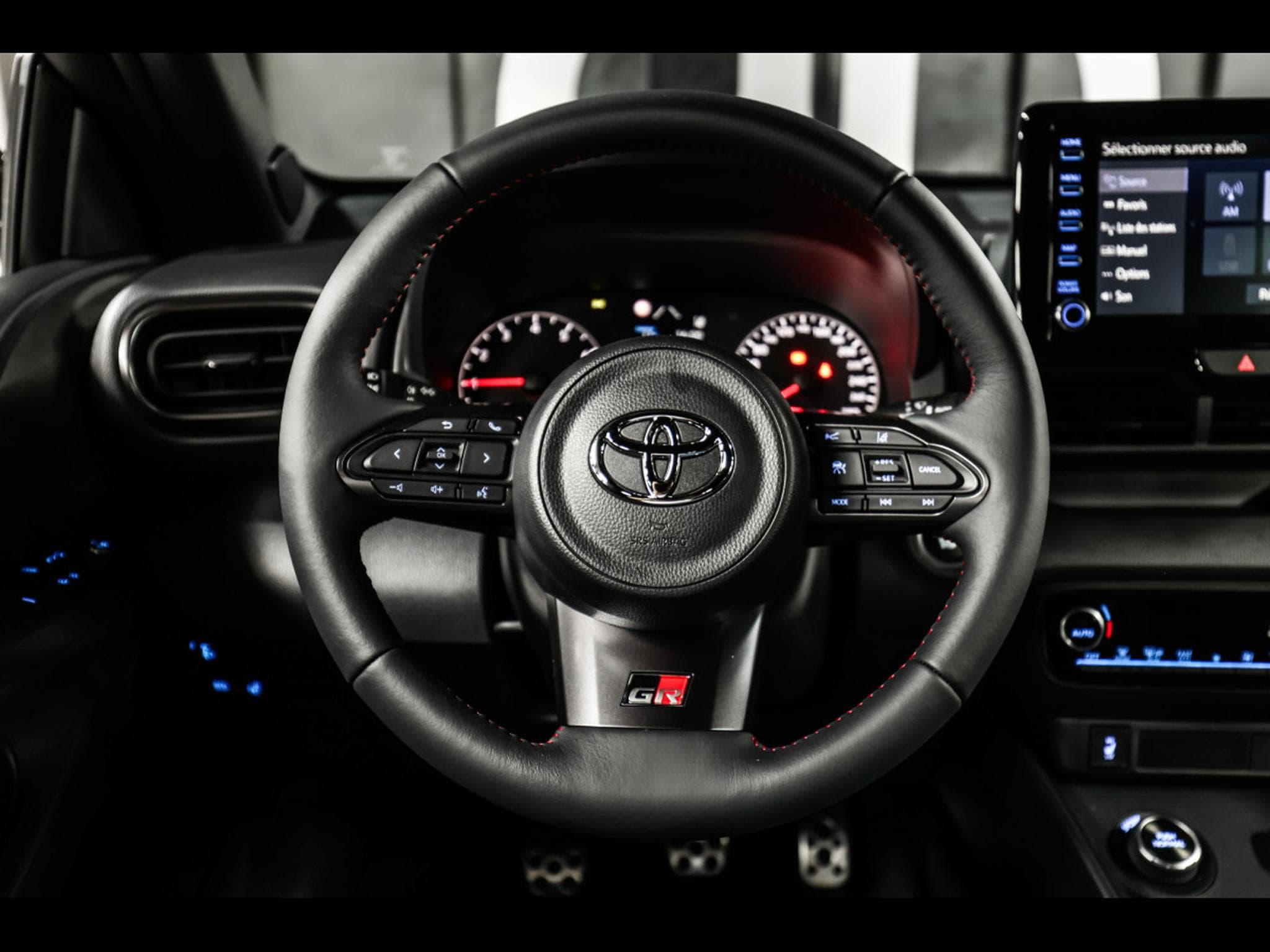 Toyota Yaris GR 1.6L TURBO HIGH PERFORMANCE - PRECIOUS BLACK (2024) - Photo 10