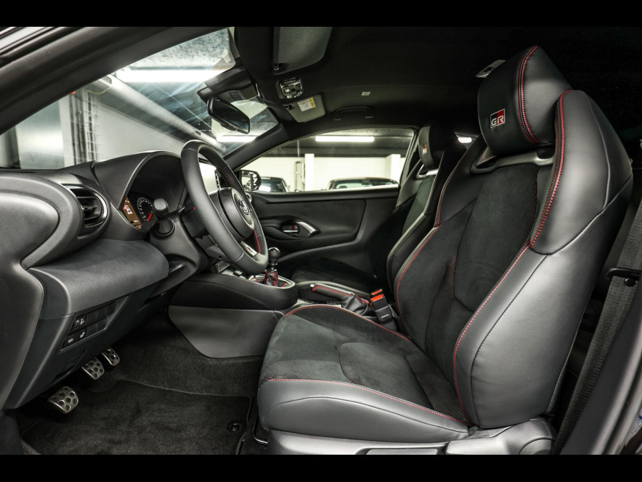 Toyota Yaris GR 1.6L TURBO HIGH PERFORMANCE - PRECIOUS BLACK (2024) - Photo 9