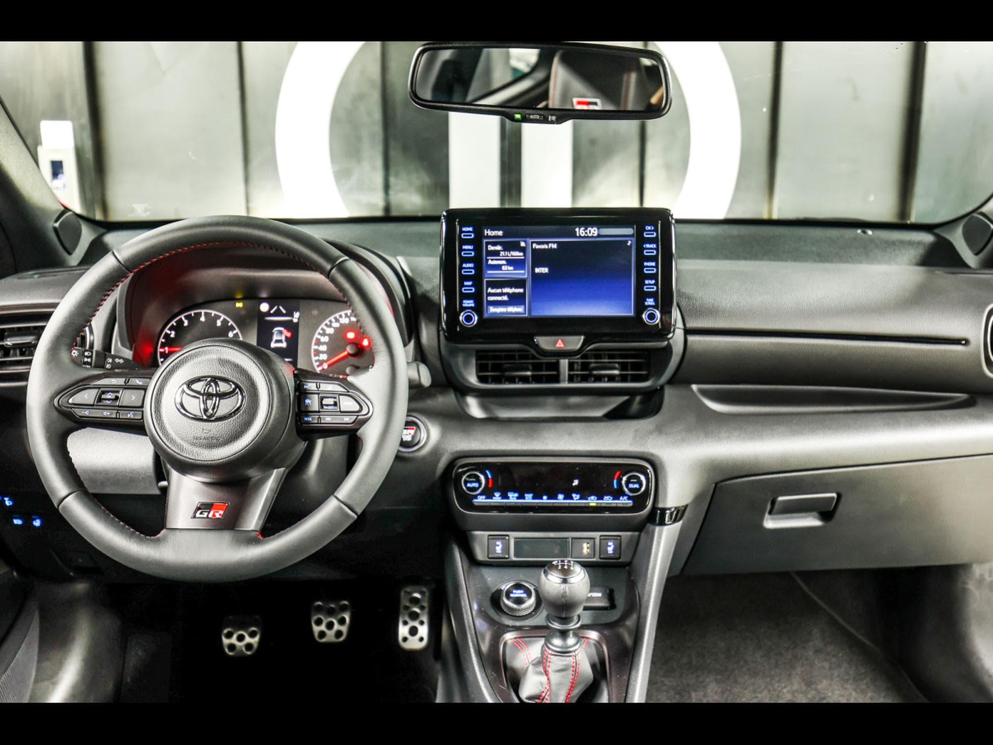 Toyota Yaris GR 1.6L TURBO HIGH PERFORMANCE - PRECIOUS BLACK (2024) - Photo 12