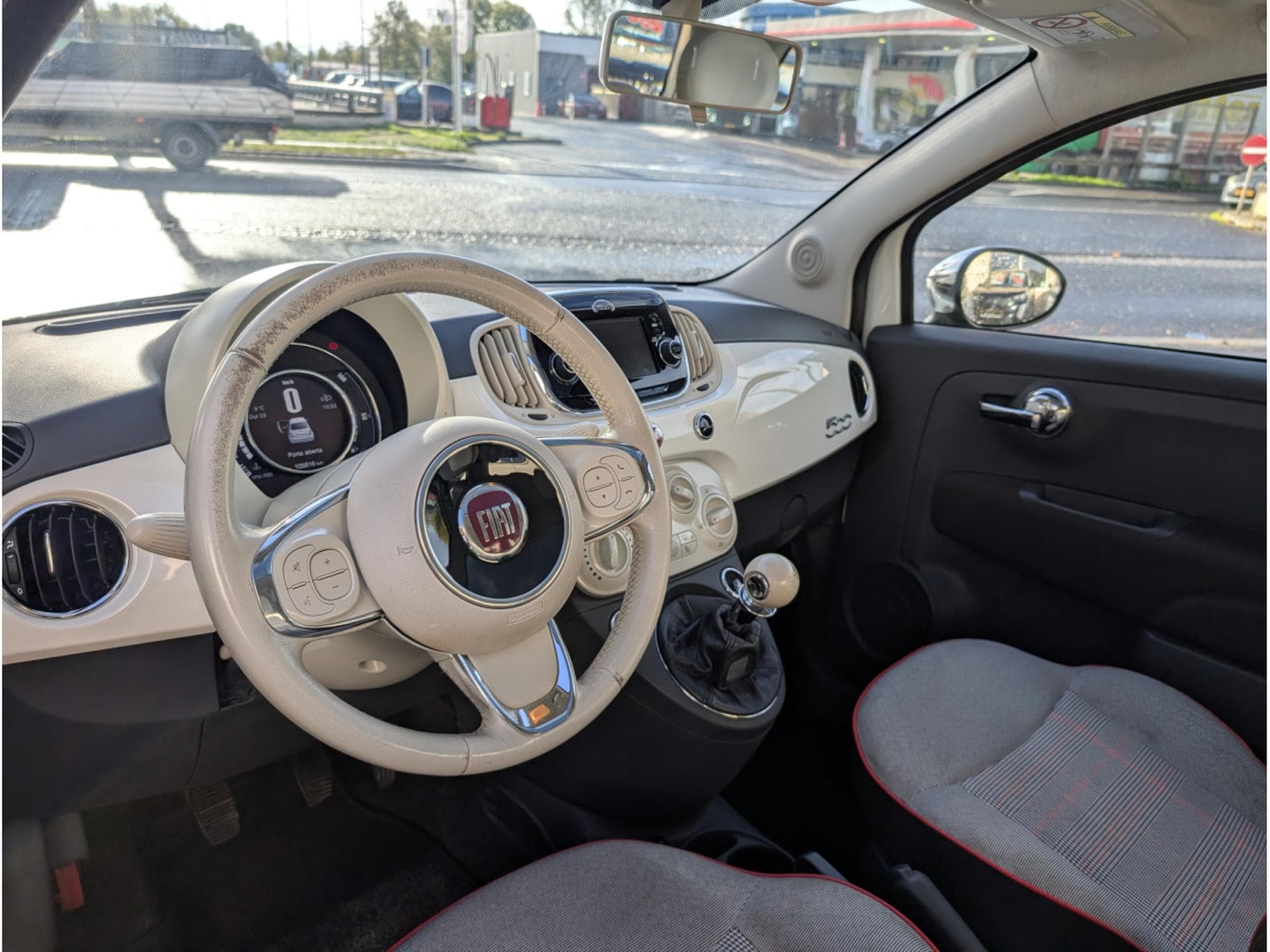 Fiat 500 1.2 69 CH TOIT PANORAMIQUE * GARANTIE 36 MOIS * (2015) - Photo 6