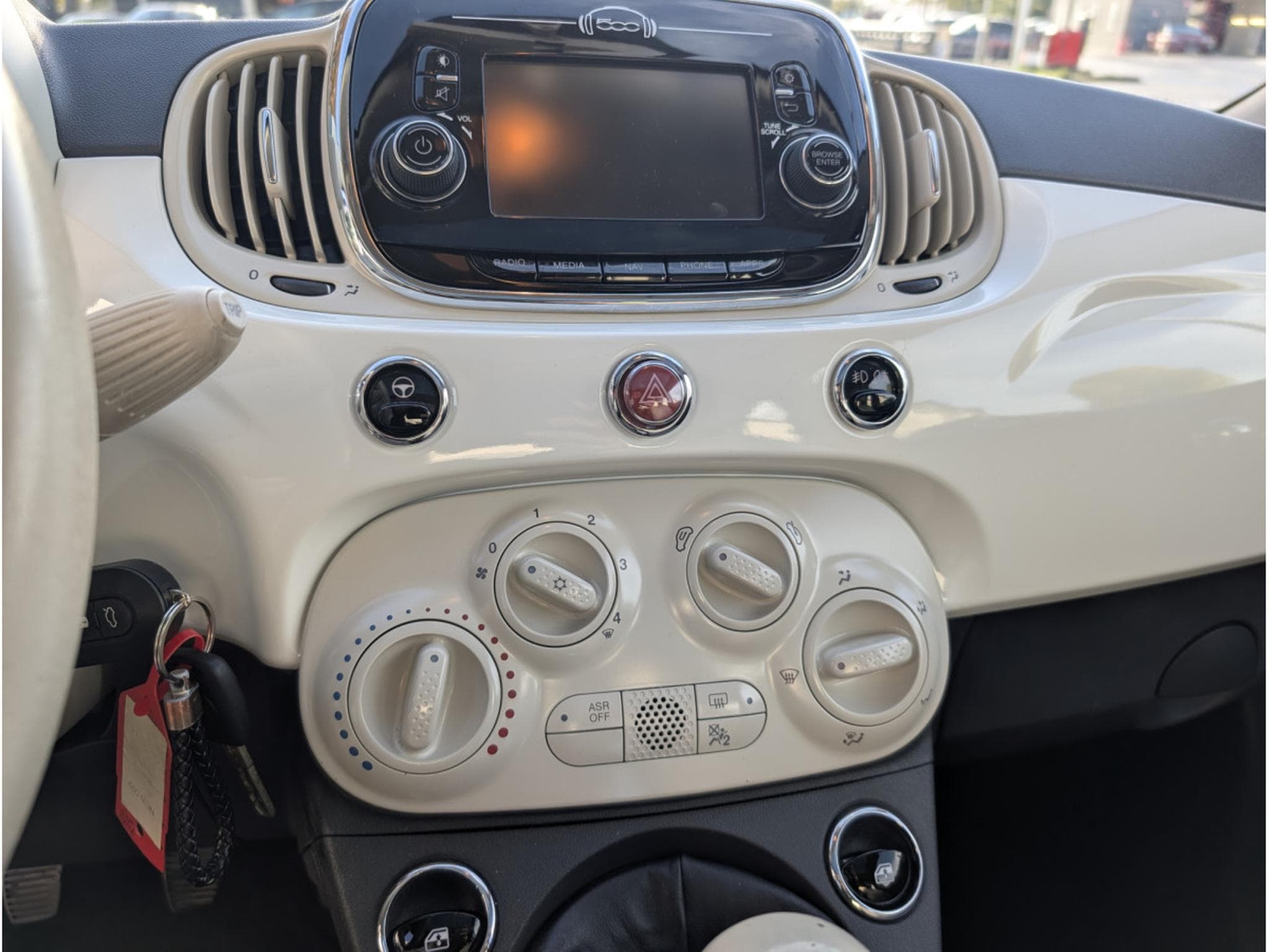 Fiat 500 1.2 69 CH TOIT PANORAMIQUE * GARANTIE 36 MOIS * (2015) - Photo 9