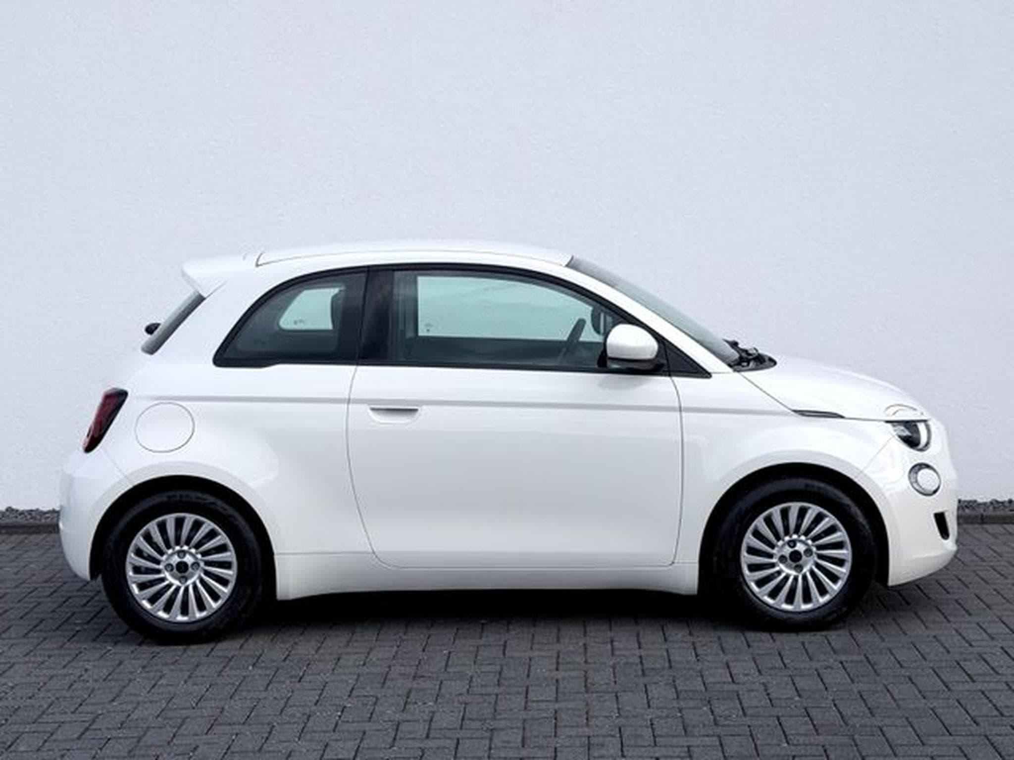 Fiat 500 500 e / LED / CARPLAY / GARANTIE / (2023) - Photo 4