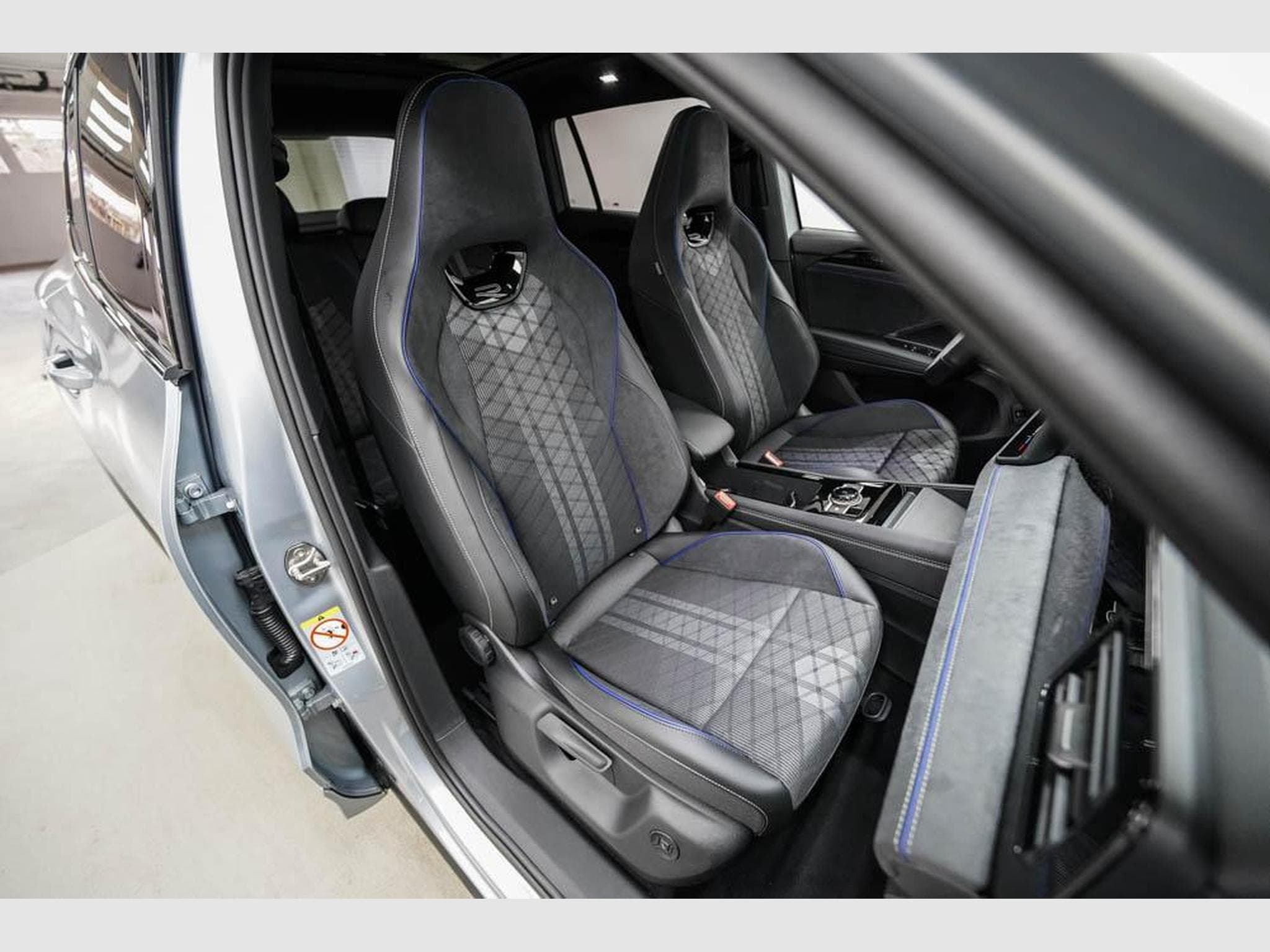 VW Tiguan 2,0 TDI DSG (2025) - Photo 23