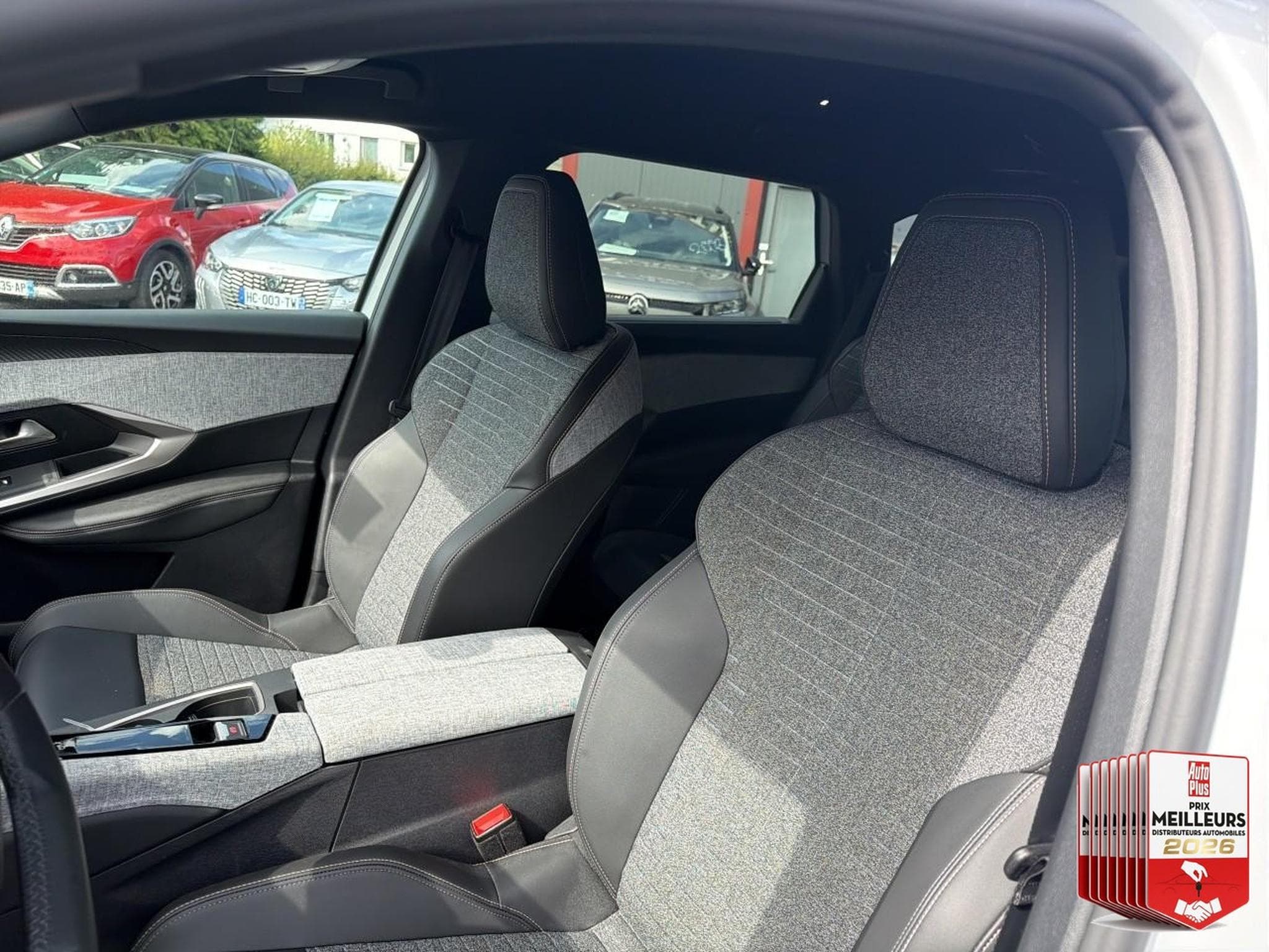 Peugeot 5008 HYBRID 145 ALLURE E-DCS6 (2025) - Photo 12