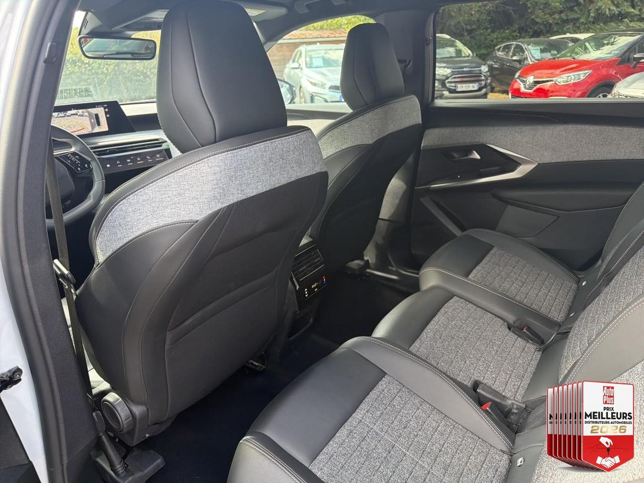 Peugeot 5008 HYBRID 145 ALLURE E-DCS6 (2025) - Photo 13