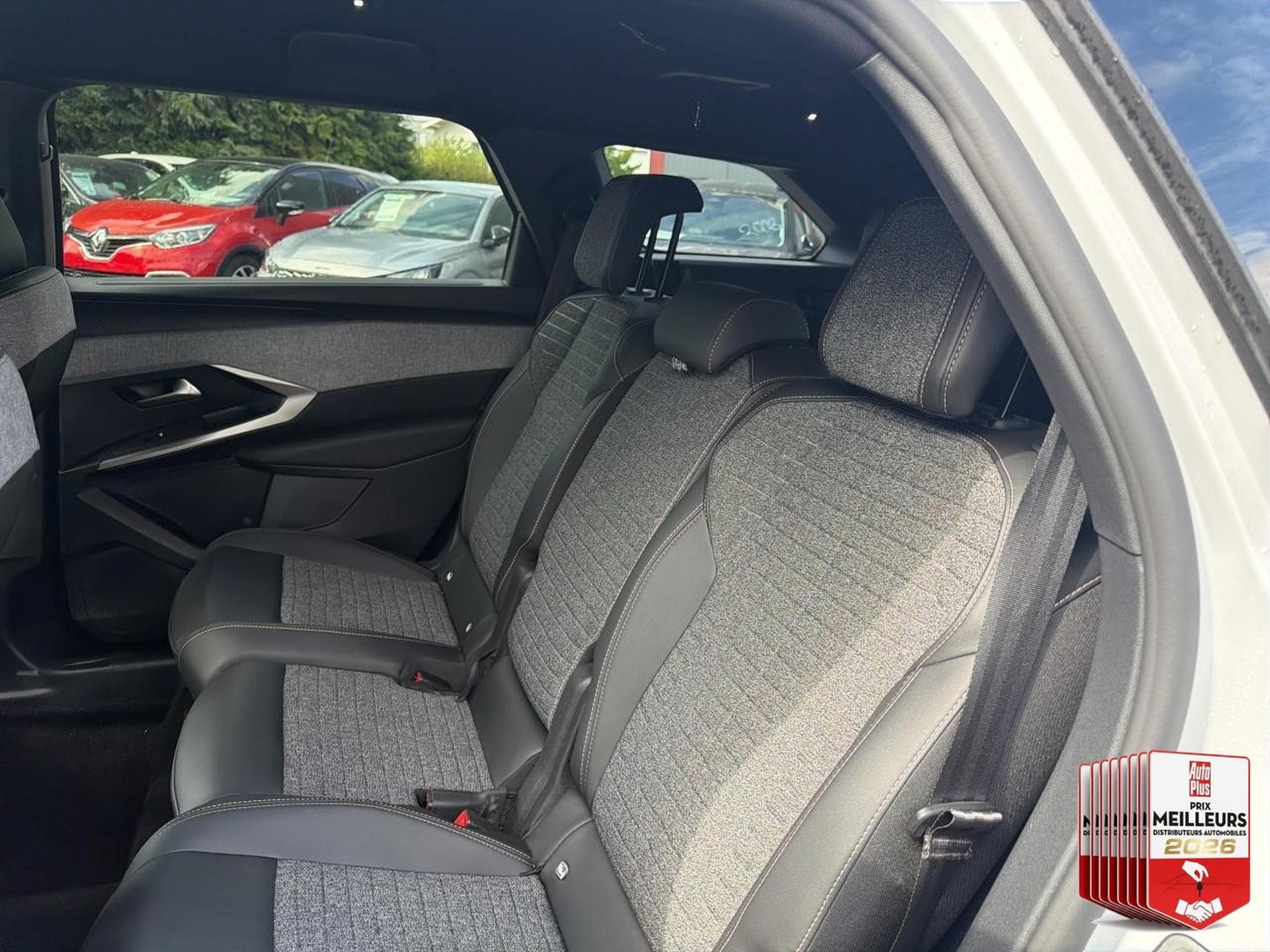 Peugeot 5008 HYBRID 145 ALLURE E-DCS6 (2025) - Photo 14