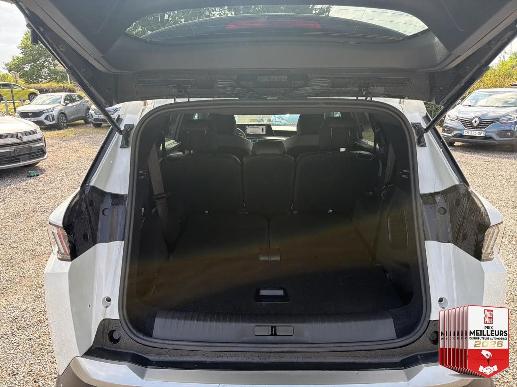 Peugeot 5008 HYBRID 145 ALLURE E-DCS6 (2025) - Photo 15