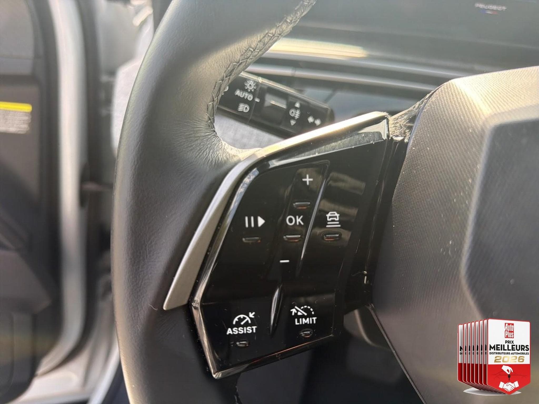 Peugeot 5008 HYBRID 145 ALLURE E-DCS6 (2025) - Photo 18