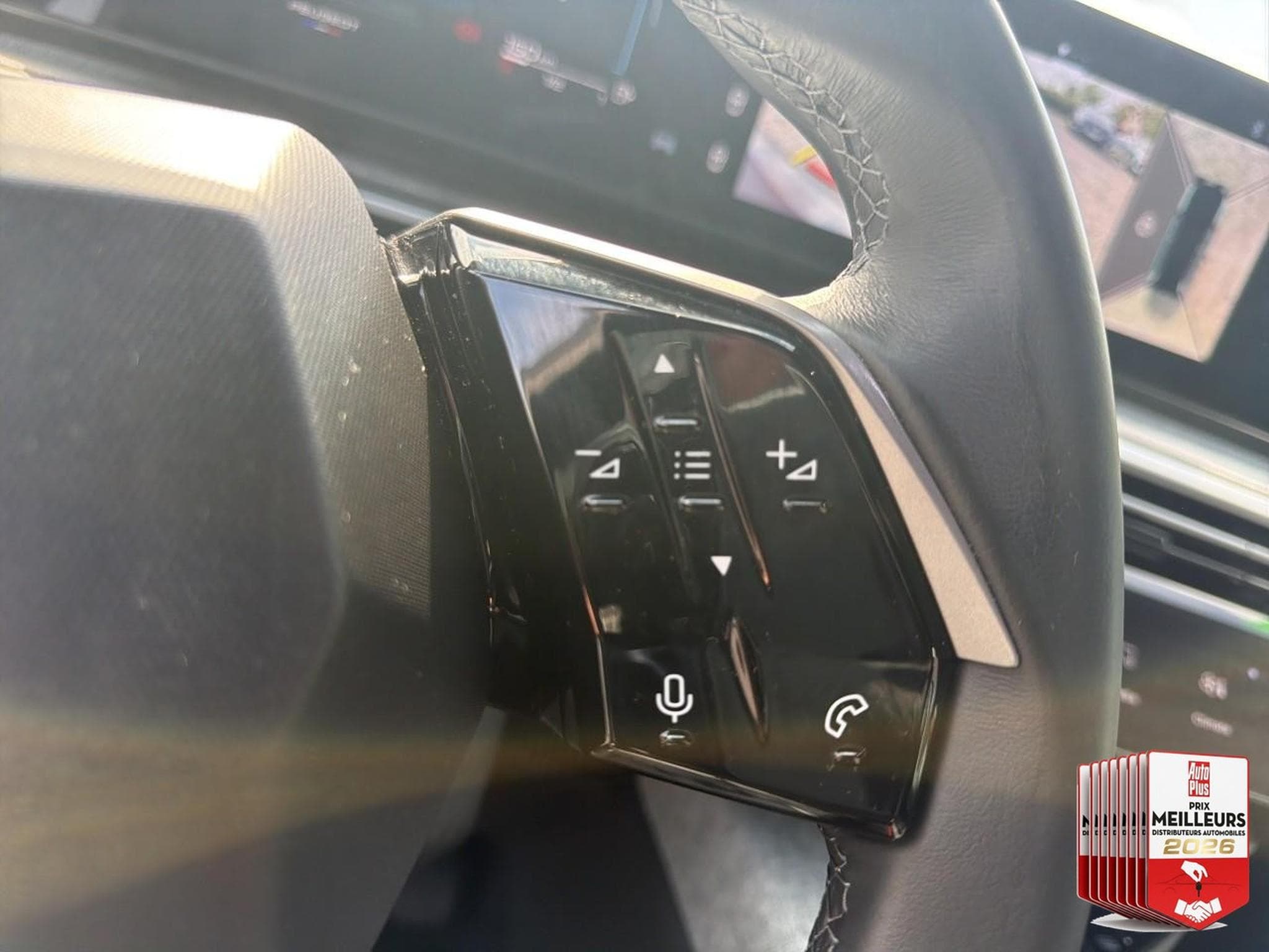 Peugeot 5008 HYBRID 145 ALLURE E-DCS6 (2025) - Photo 19