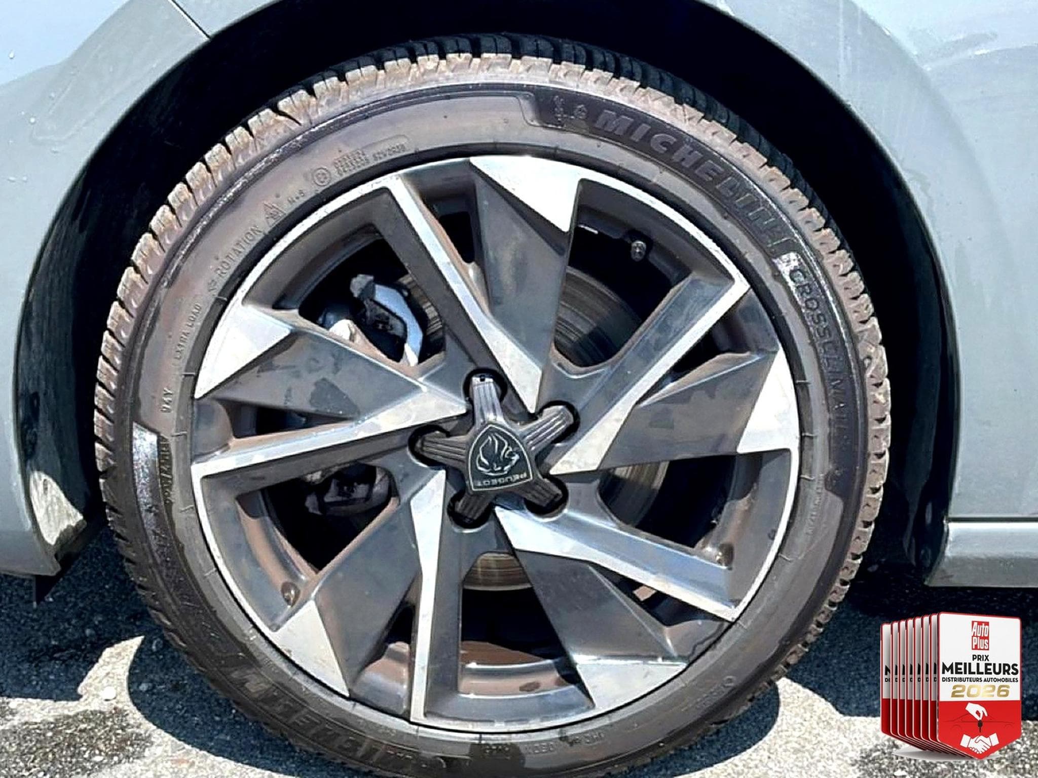 Peugeot 308 1.5 BLUEHDI 130 ALLURE EAT8 (2025) - Photo 9