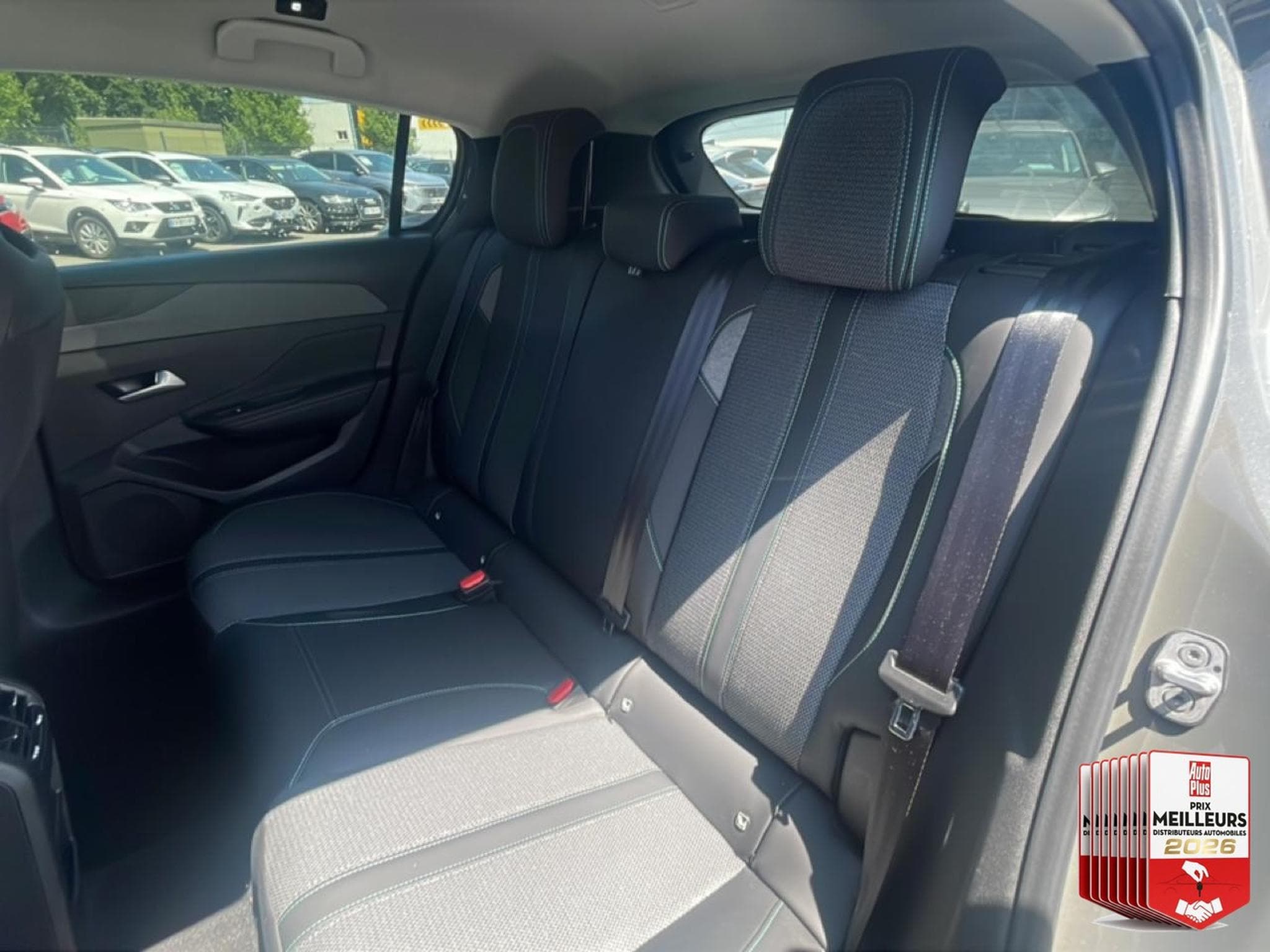 Peugeot 308 1.5 BLUEHDI 130 ALLURE EAT8 (2025) - Photo 13