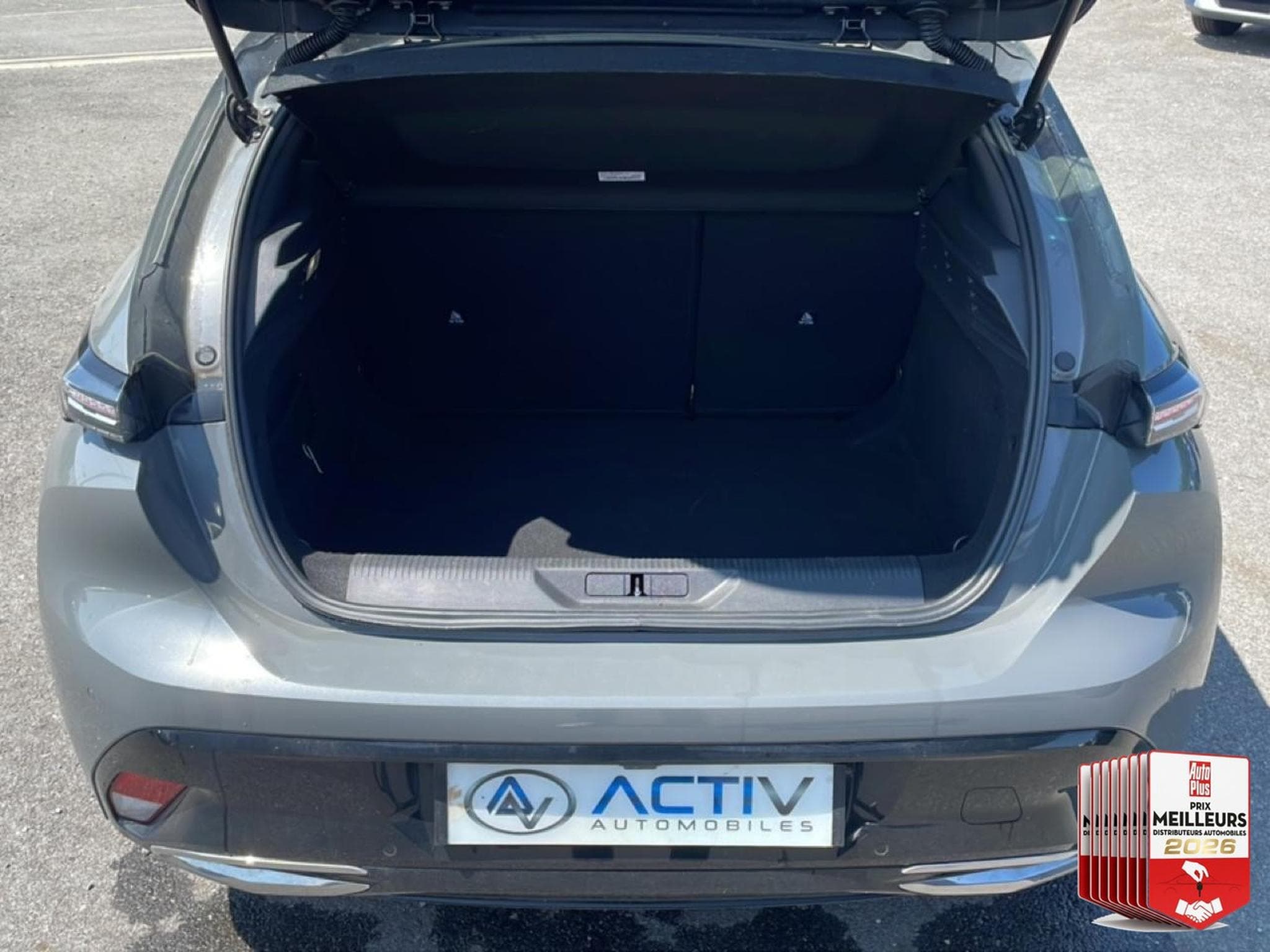 Peugeot 308 1.5 BLUEHDI 130 ALLURE EAT8 (2025) - Photo 17