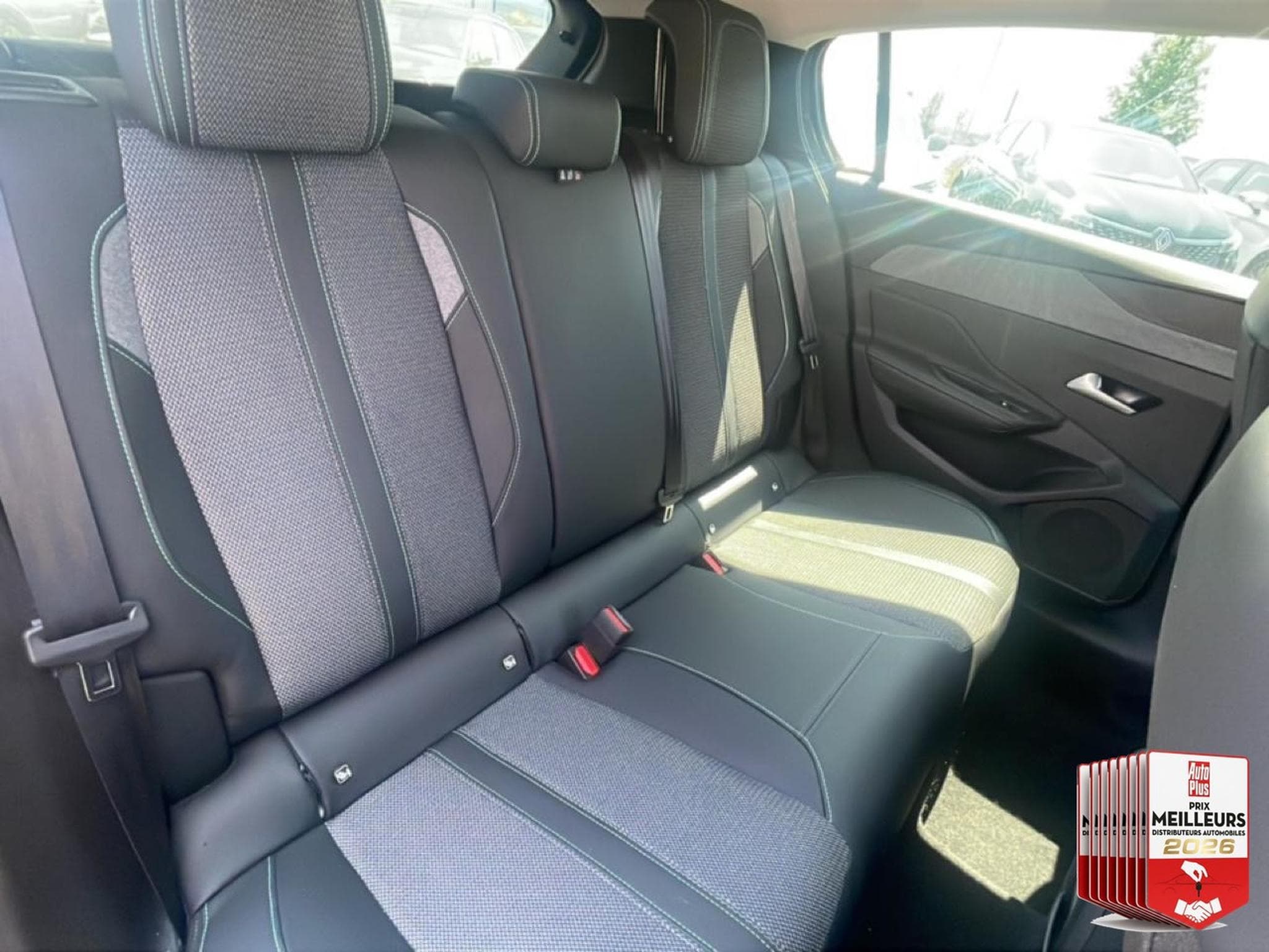 Peugeot 308 1.5 BLUEHDI 130 ALLURE EAT8 (2025) - Photo 15