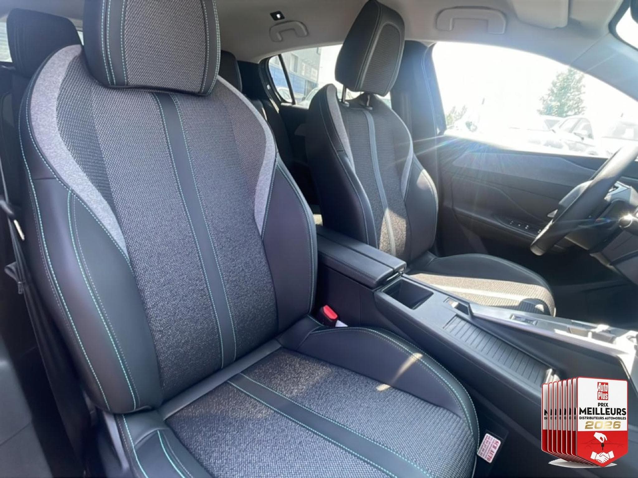 Peugeot 308 1.5 BLUEHDI 130 ALLURE EAT8 (2025) - Photo 16