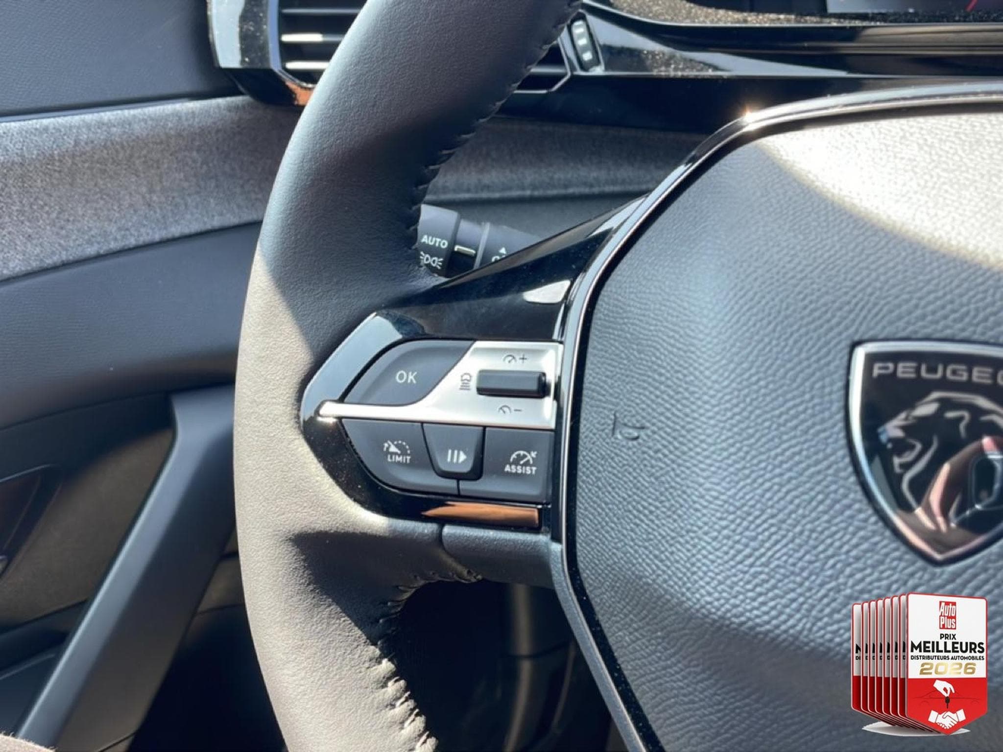 Peugeot 308 1.5 BLUEHDI 130 ALLURE EAT8 (2025) - Photo 20