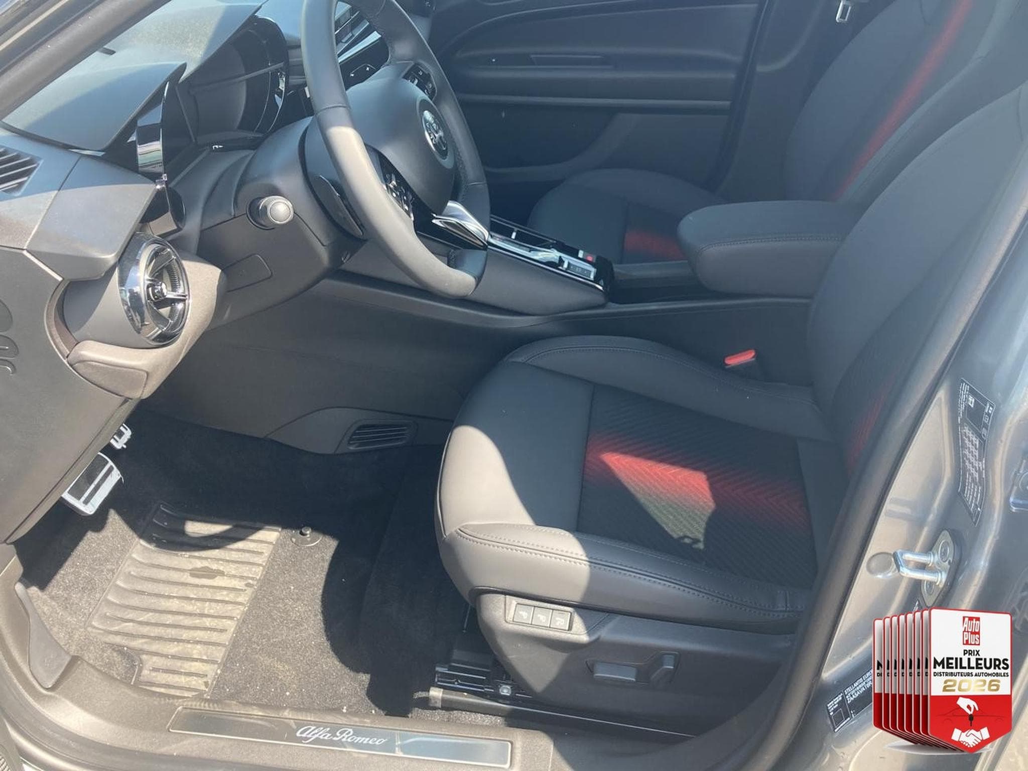 Alfa-Romeo JUNIOR 1.2 IBRIDA 145 SPECIALE E-DCT6 (2026) - Photo 13