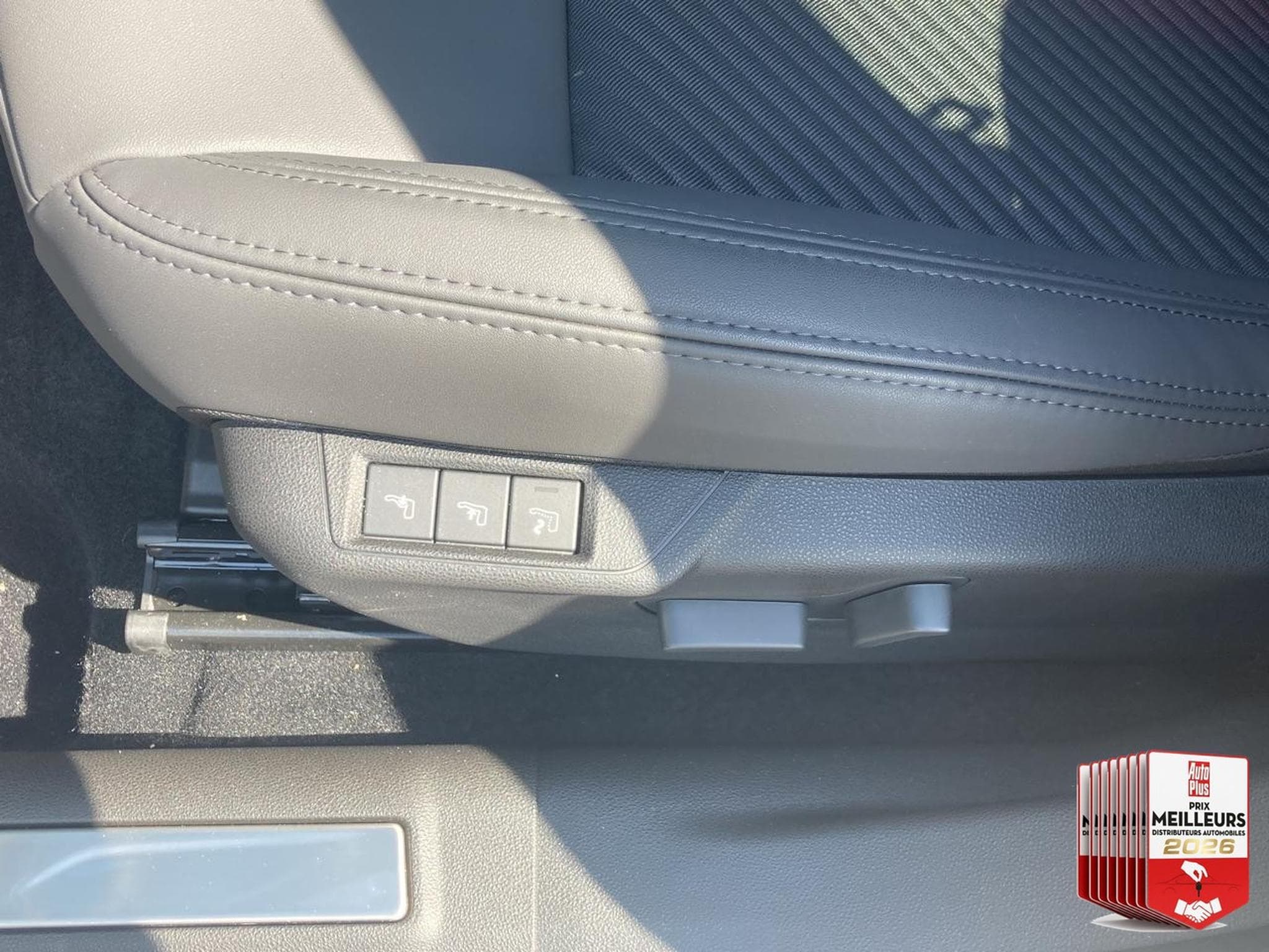 Alfa-Romeo JUNIOR 1.2 IBRIDA 145 SPECIALE E-DCT6 (2026) - Photo 14