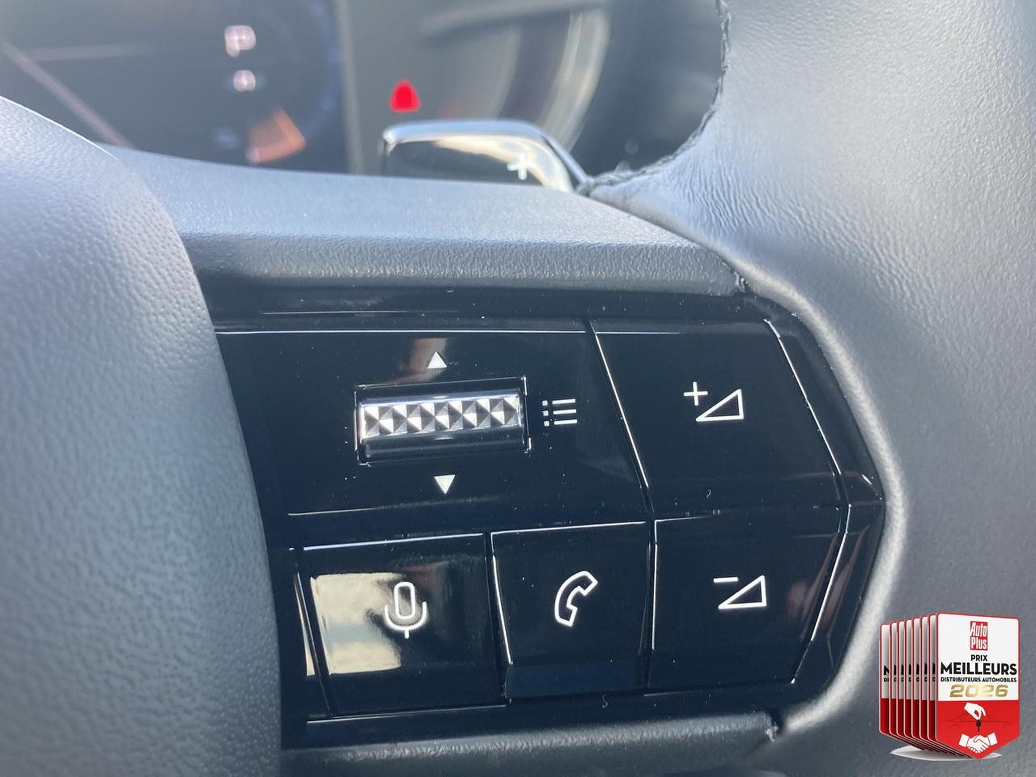 Alfa-Romeo JUNIOR 1.2 IBRIDA 145 SPECIALE E-DCT6 (2026) - Photo 17