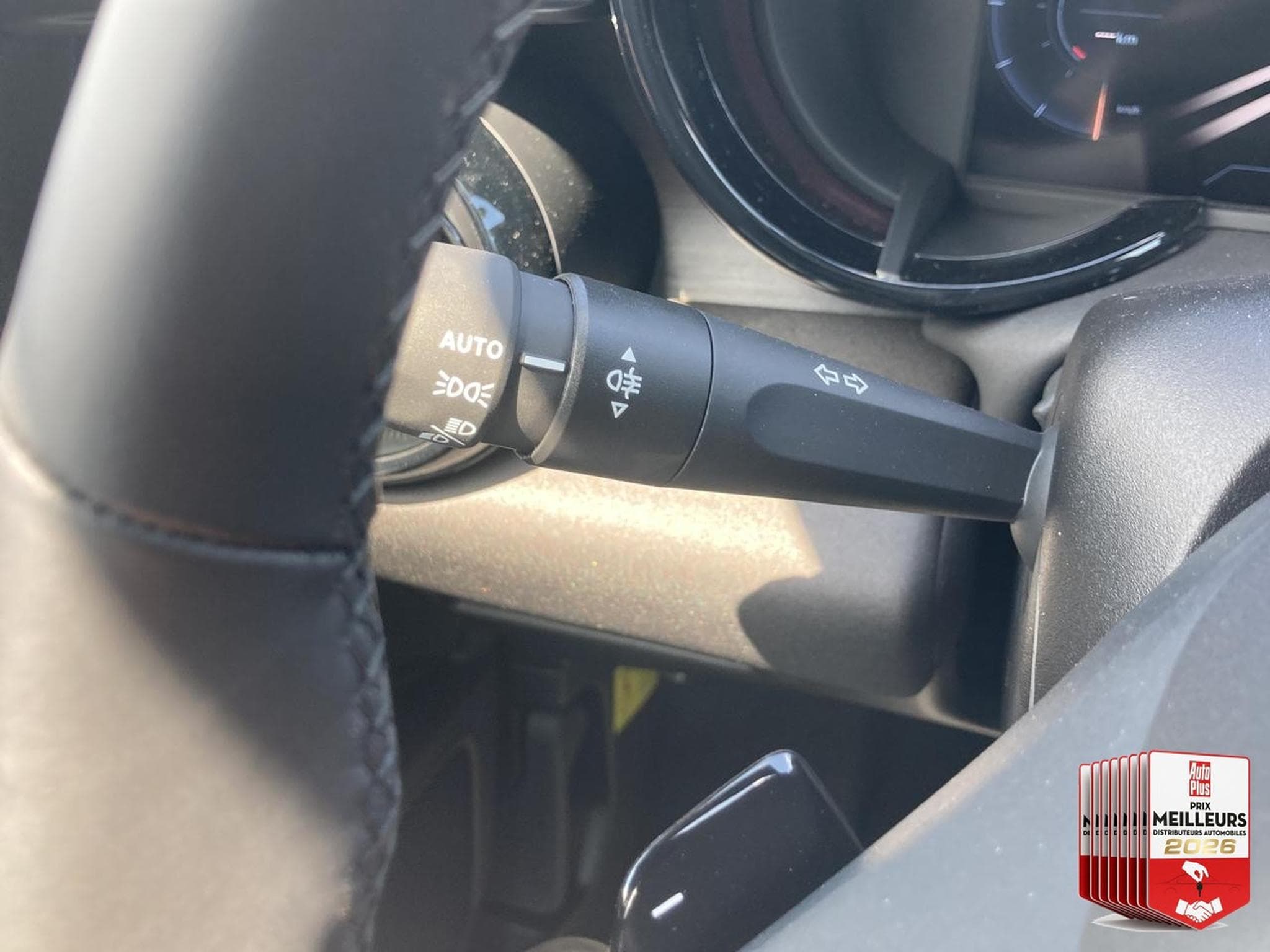 Alfa-Romeo JUNIOR 1.2 IBRIDA 145 SPECIALE E-DCT6 (2026) - Photo 18