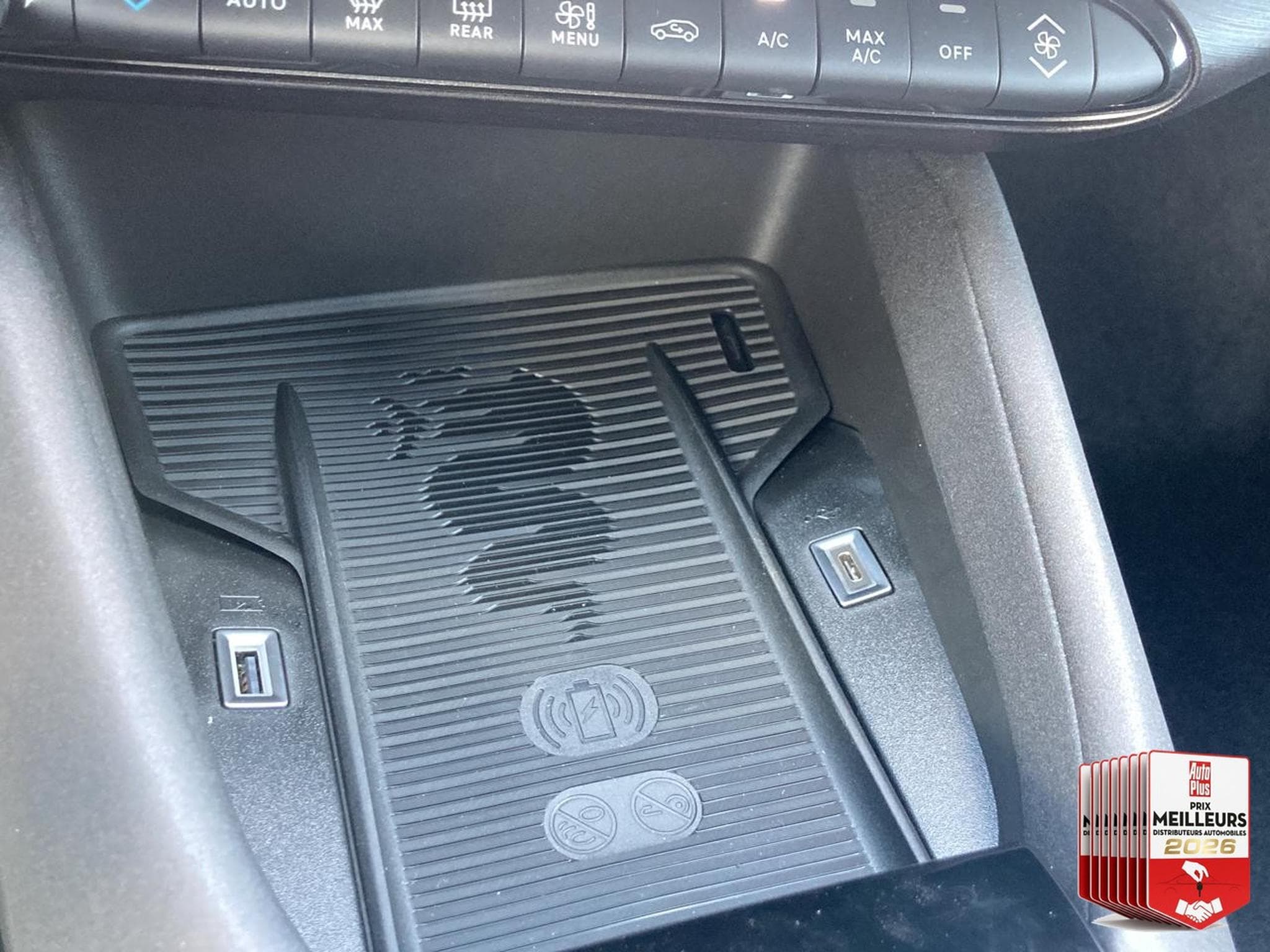 Alfa-Romeo JUNIOR 1.2 IBRIDA 145 SPECIALE E-DCT6 (2026) - Photo 21