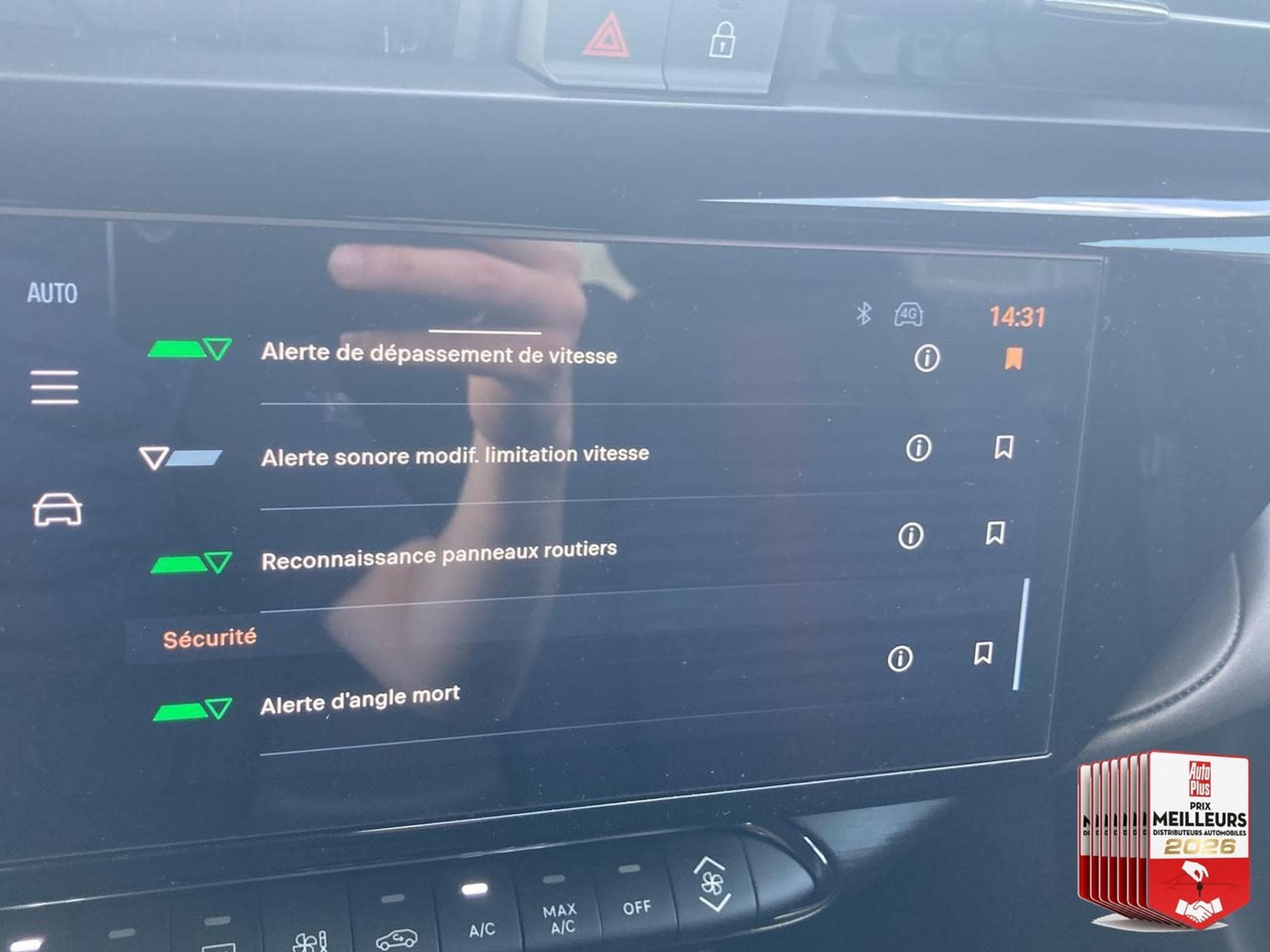 Alfa-Romeo JUNIOR 1.2 IBRIDA 145 SPECIALE E-DCT6 (2026) - Photo 26
