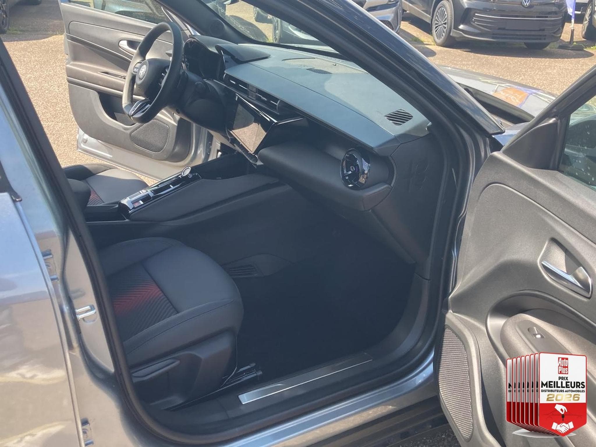 Alfa-Romeo JUNIOR 1.2 IBRIDA 145 SPECIALE E-DCT6 (2026) - Photo 27