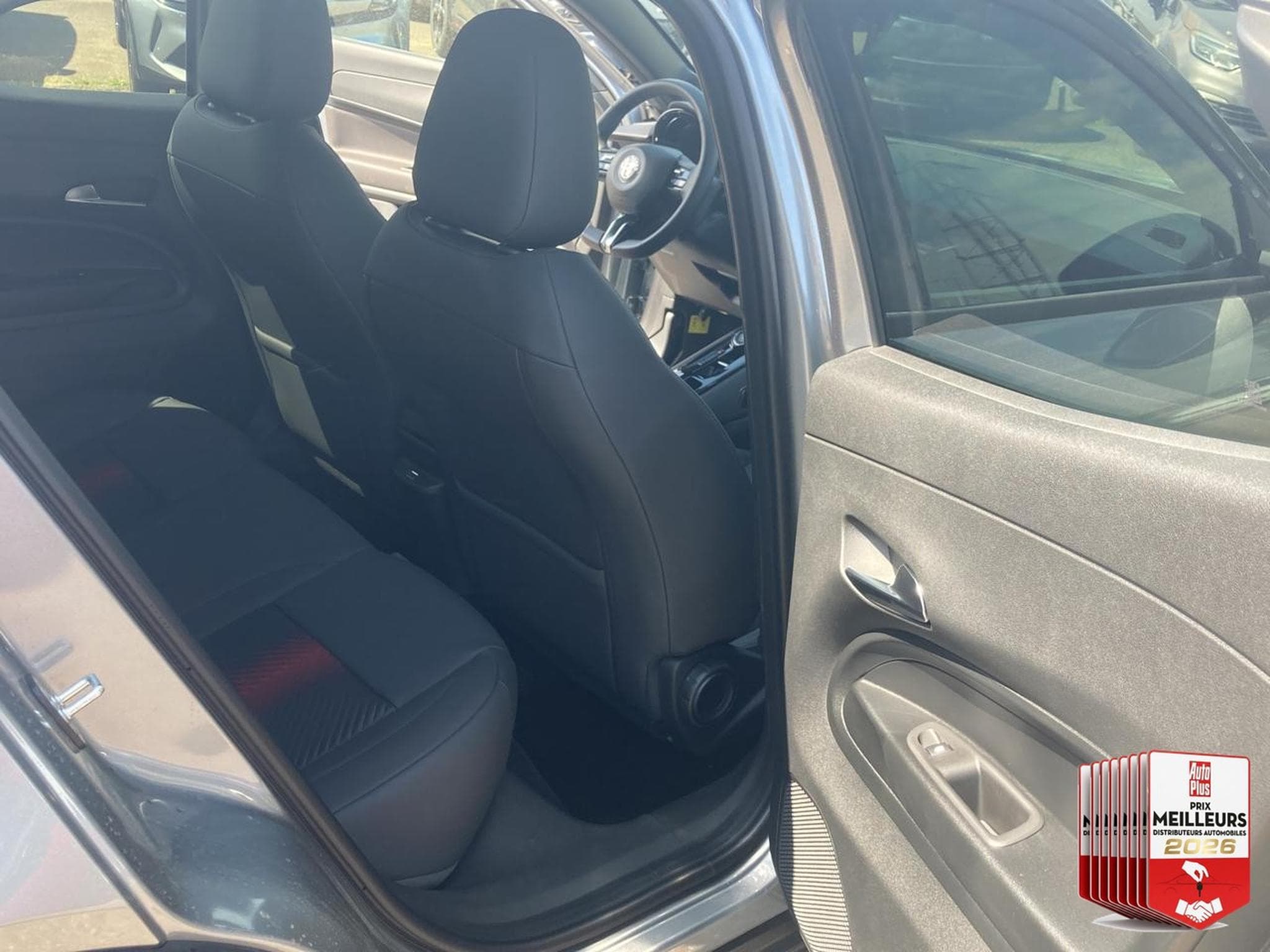 Alfa-Romeo JUNIOR 1.2 IBRIDA 145 SPECIALE E-DCT6 (2026) - Photo 28