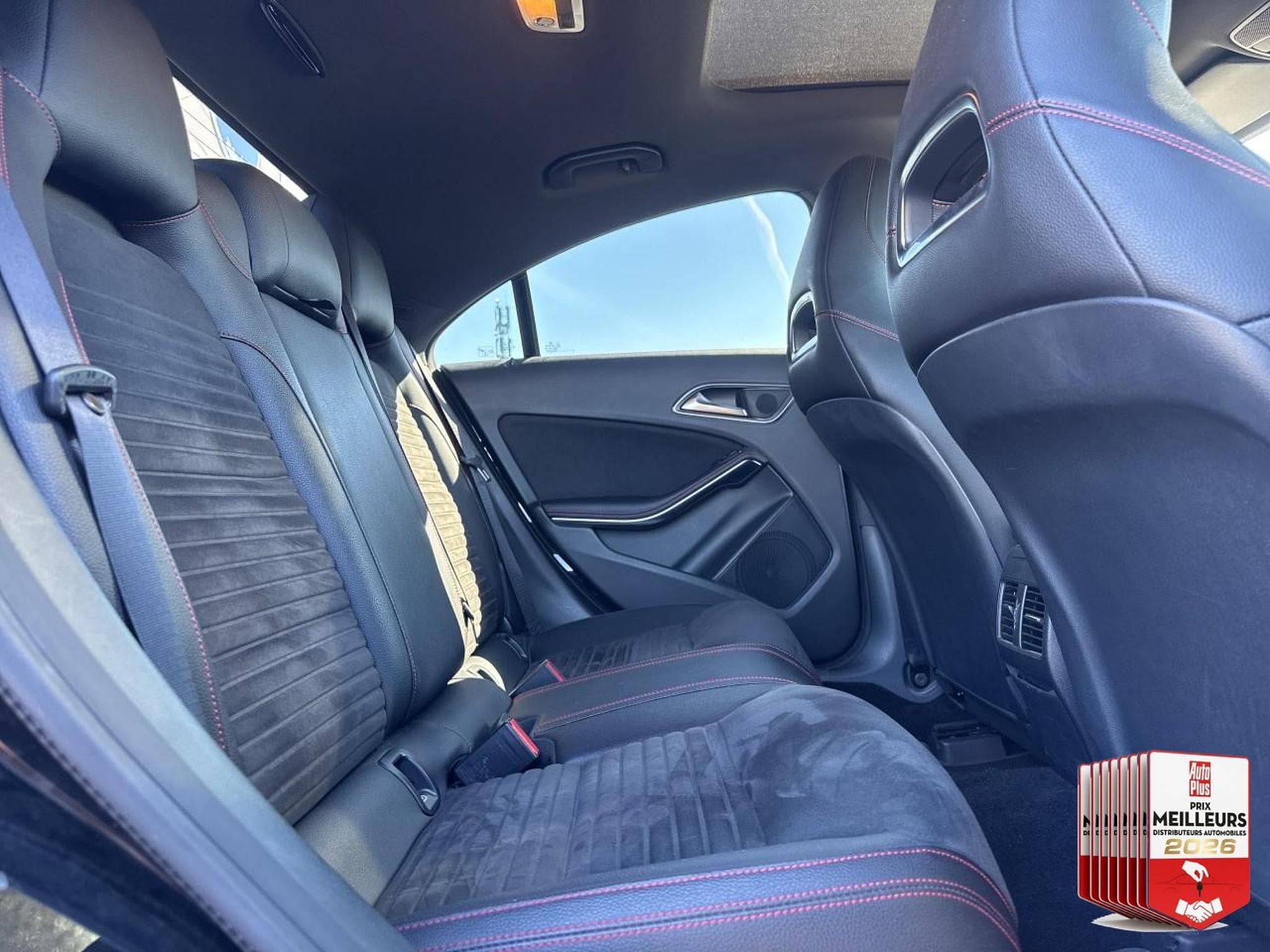 Mercedes CLA 220 D FASCINATION 7G-DCT (2018) - Photo 15