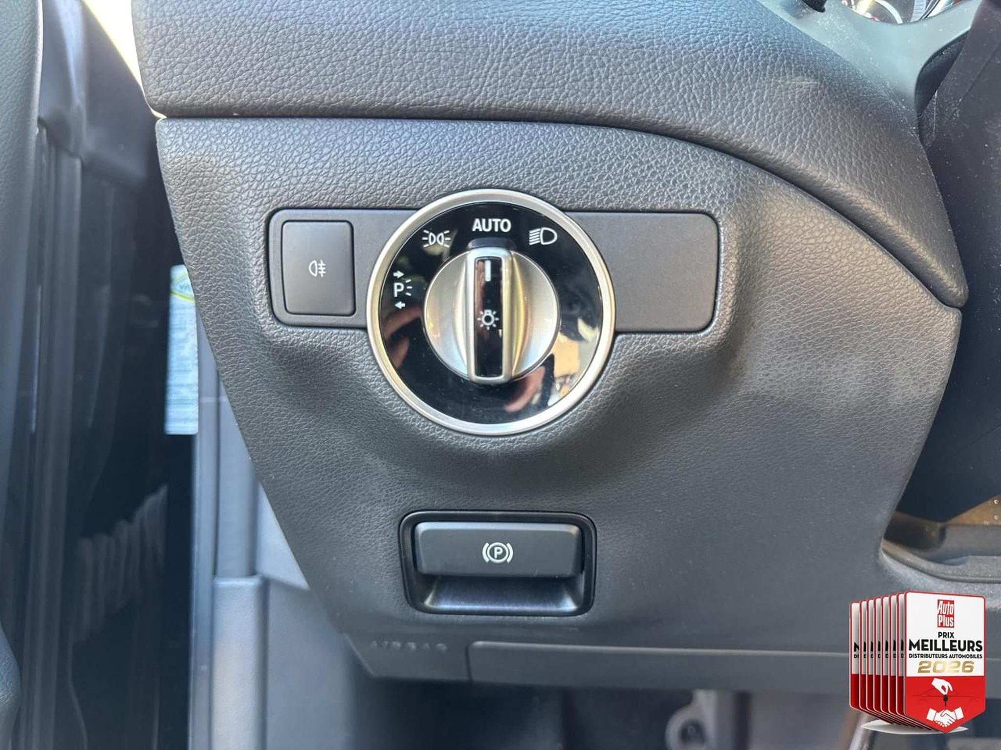 Mercedes CLA 220 D FASCINATION 7G-DCT (2018) - Photo 24