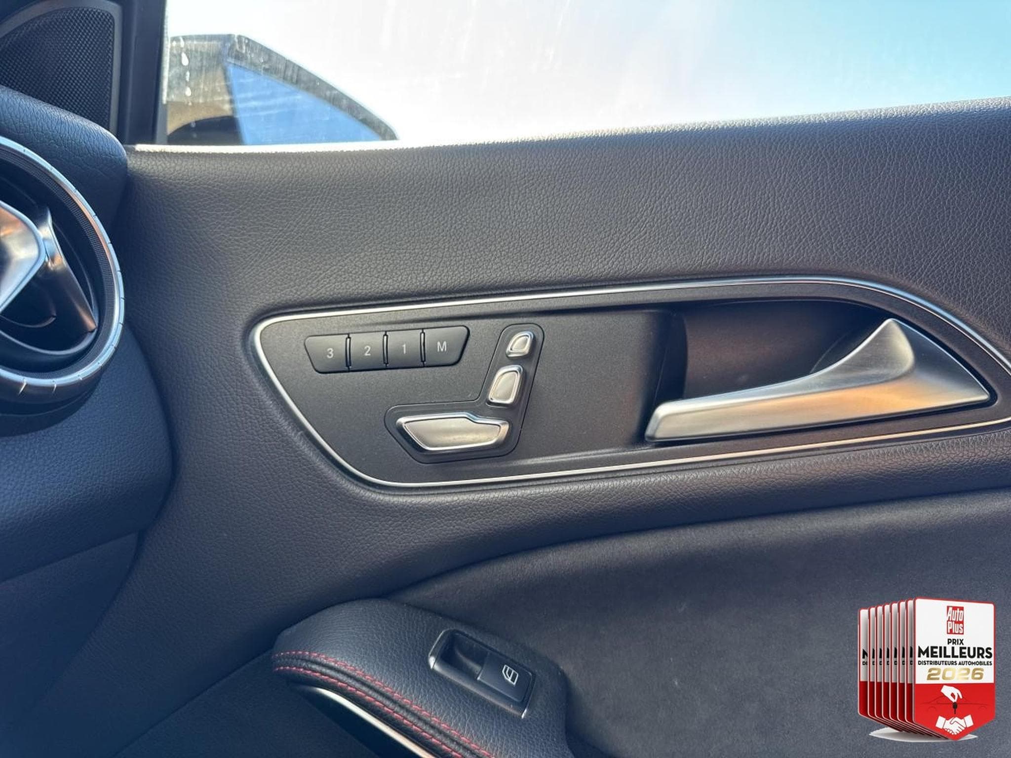 Mercedes CLA 220 D FASCINATION 7G-DCT (2018) - Photo 23