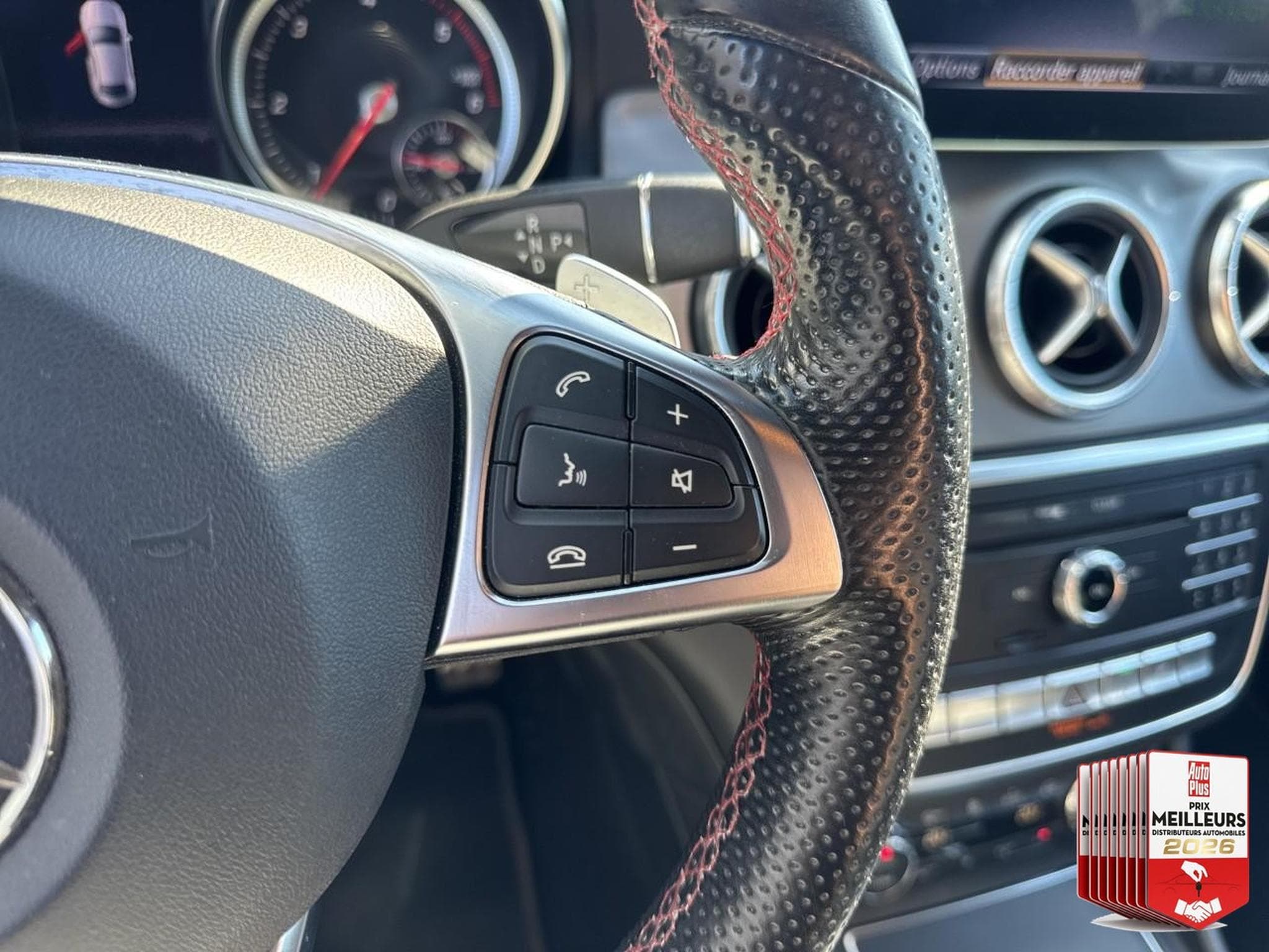 Mercedes CLA 220 D FASCINATION 7G-DCT (2018) - Photo 25