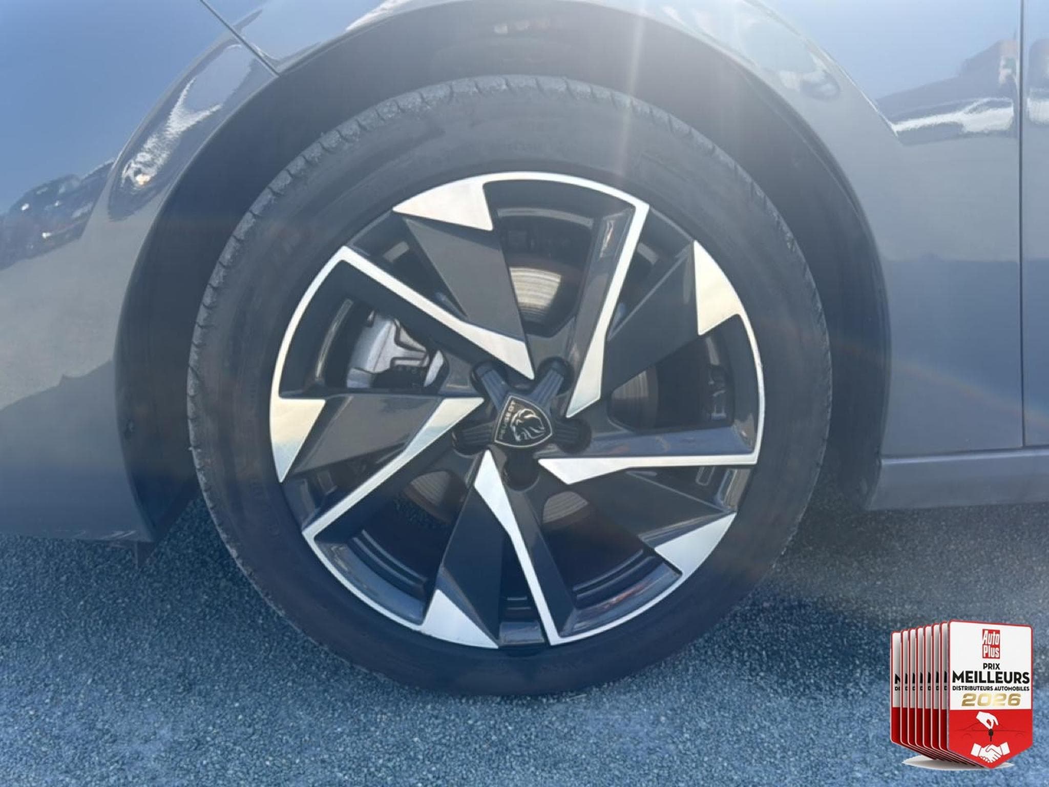 Peugeot 308 1.5 BLUEHDI 130 ALLURE EAT8 (2025) - Photo 14
