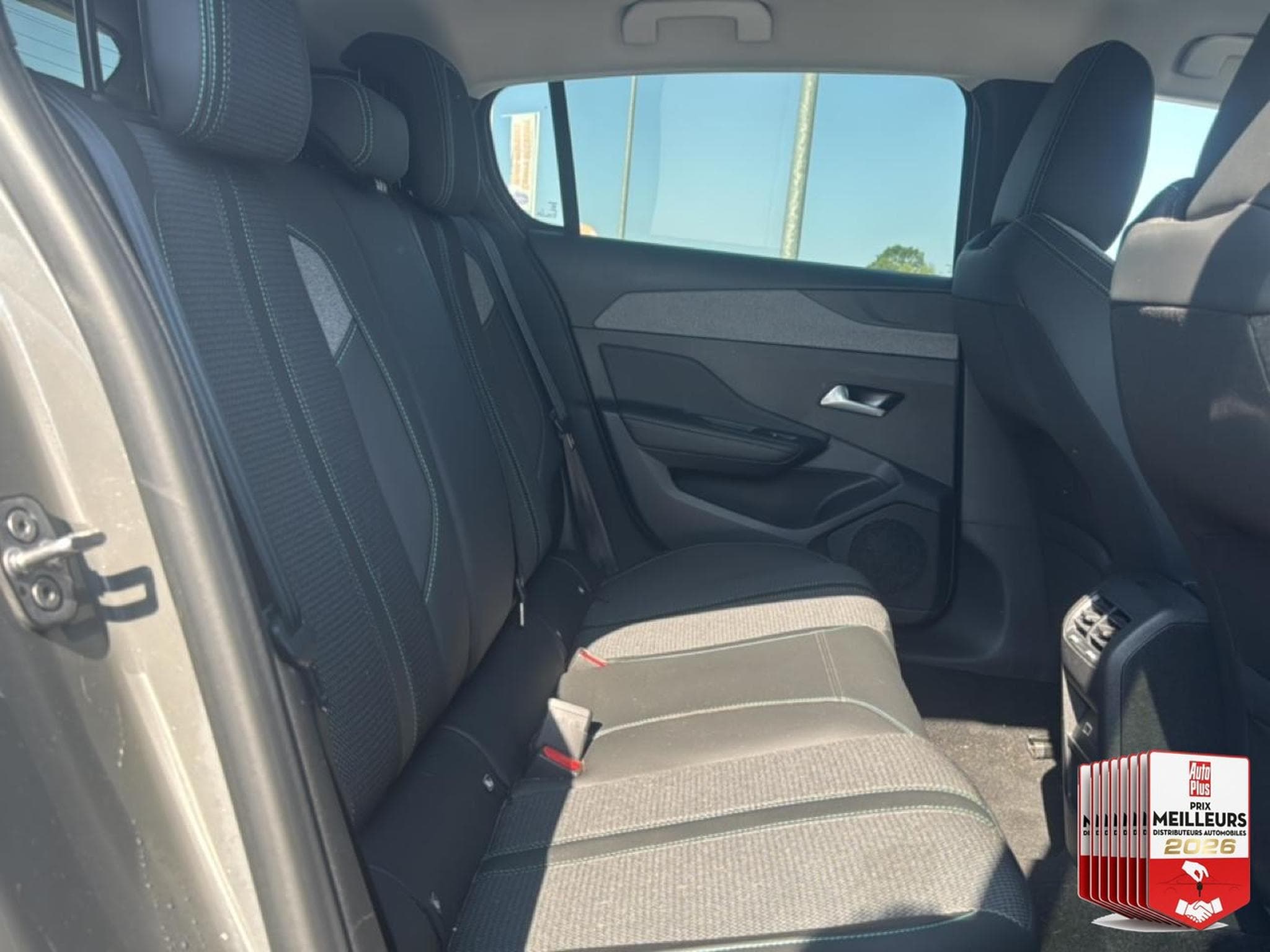 Peugeot 308 1.5 BLUEHDI 130 ALLURE EAT8 (2025) - Photo 17