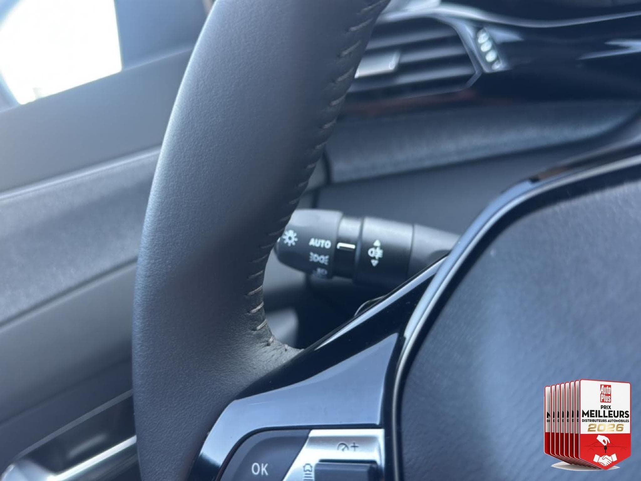 Peugeot 308 1.5 BLUEHDI 130 ALLURE EAT8 (2025) - Photo 23