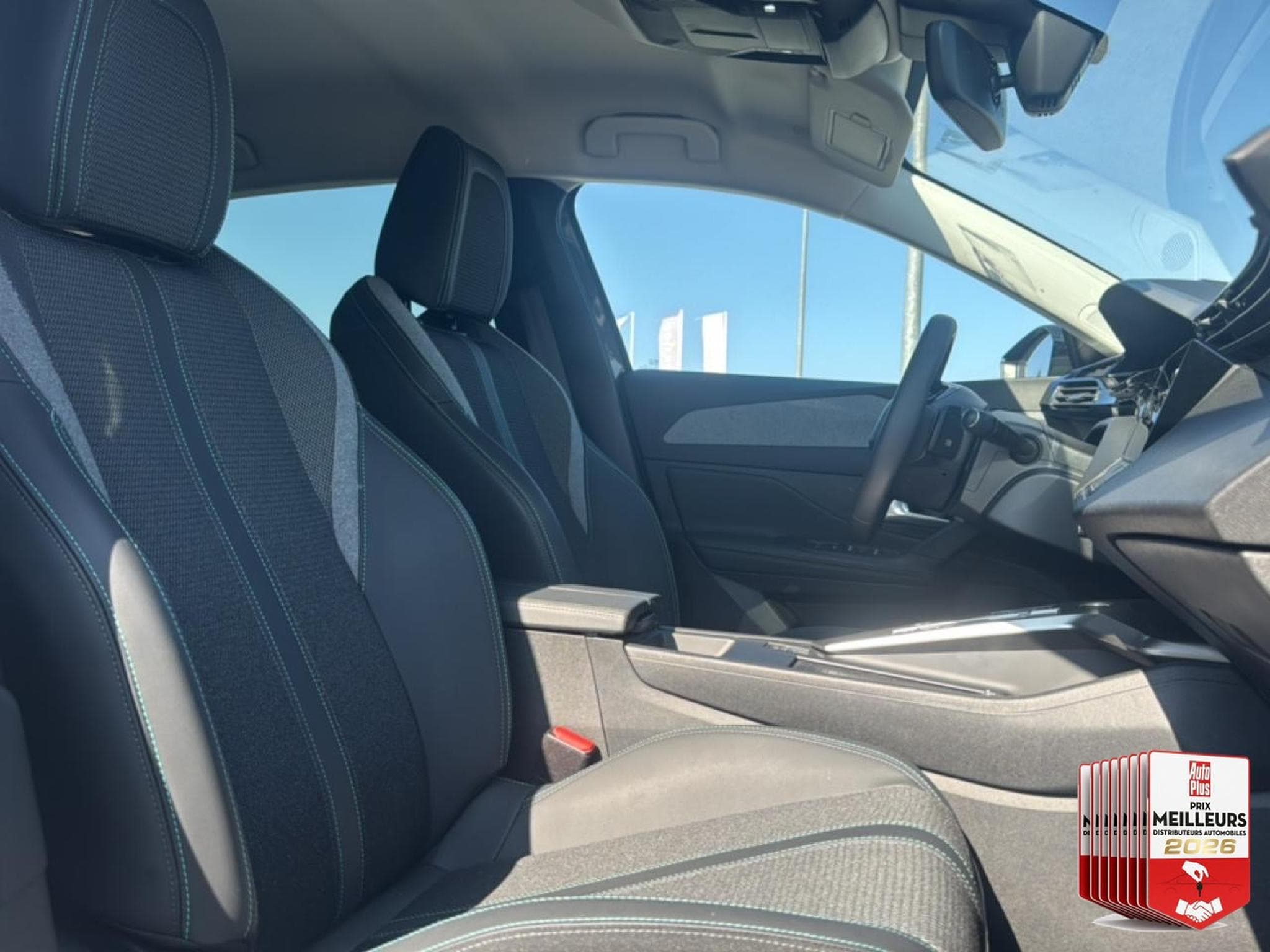 Peugeot 308 1.5 BLUEHDI 130 ALLURE EAT8 (2025) - Photo 16