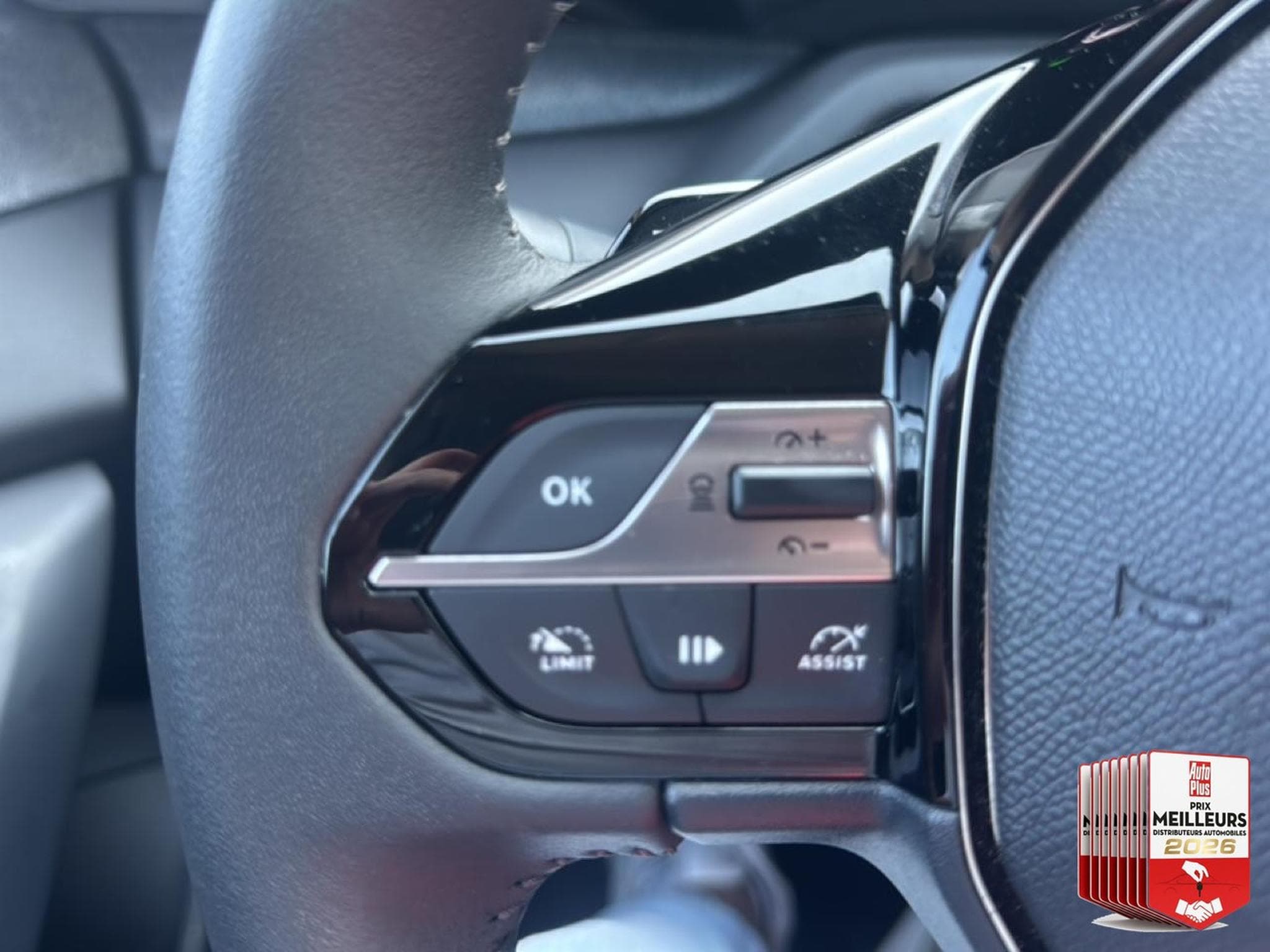 Peugeot 308 1.5 BLUEHDI 130 ALLURE EAT8 (2025) - Photo 21