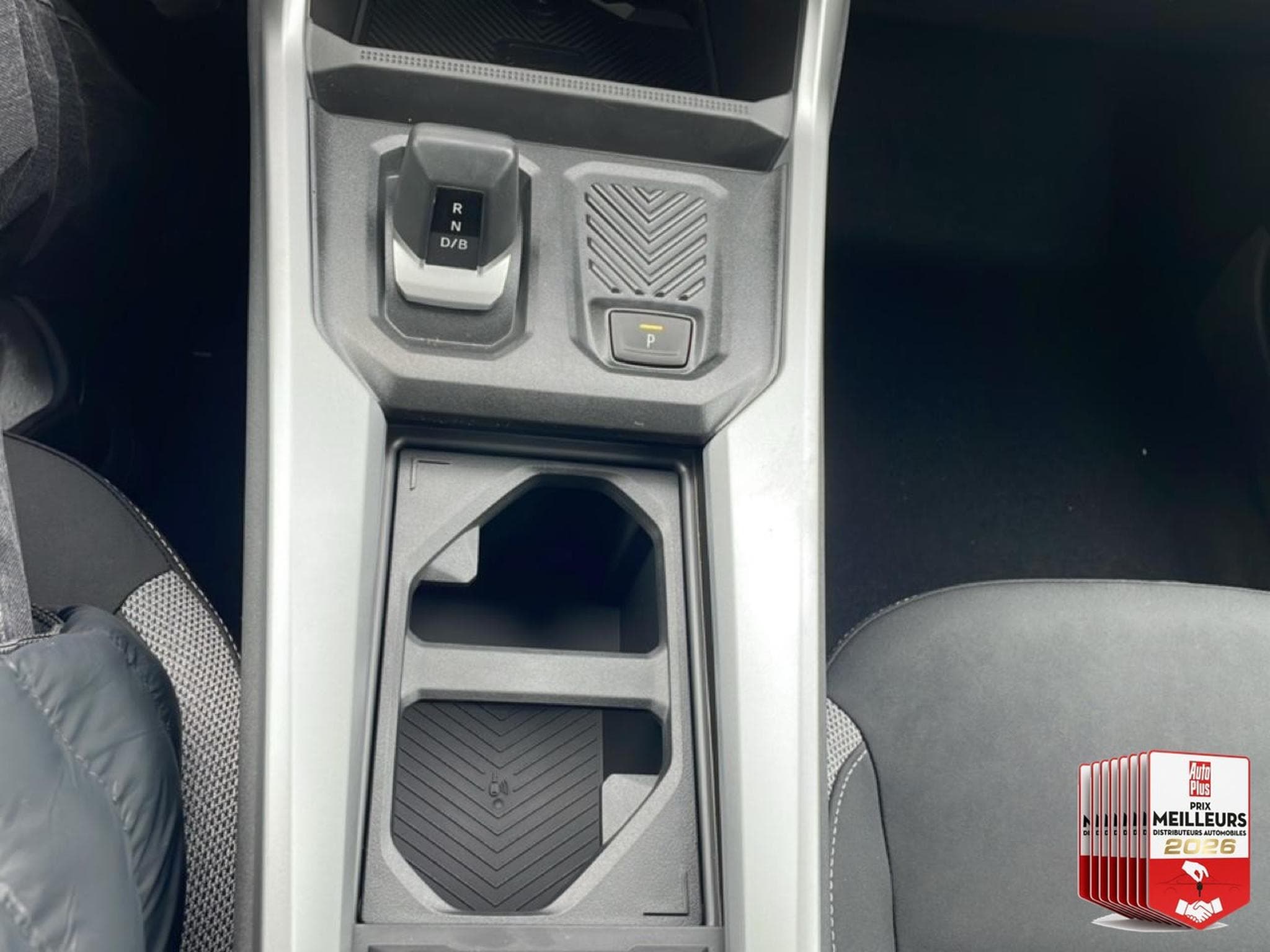 Dacia BIGSTER 1.8 HYBRID 155 JOURNEY (2025) - Photo 22