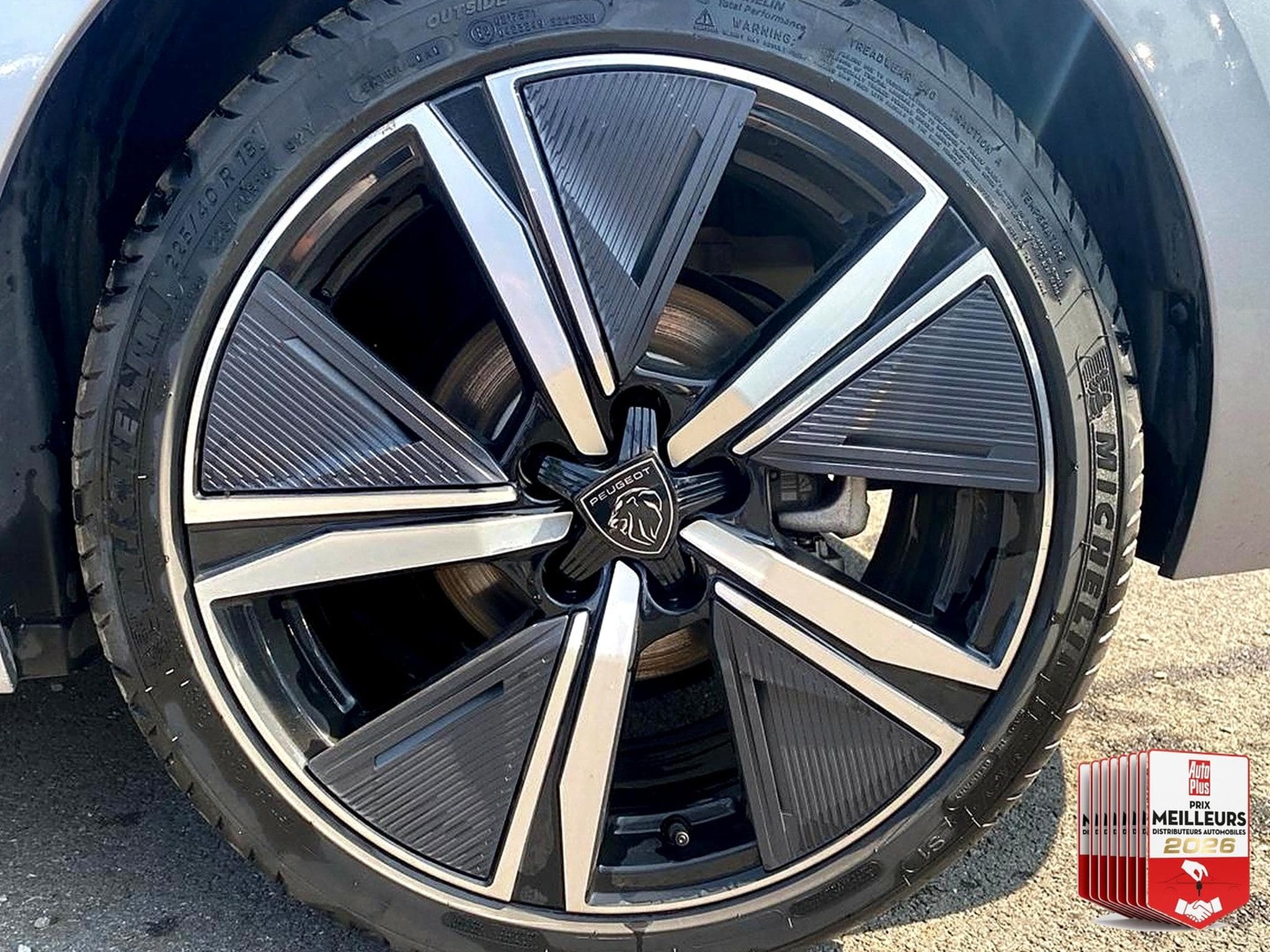 Peugeot 308 1.2 HYBRID 145 GT E-DCS6 (2025) - Photo 9
