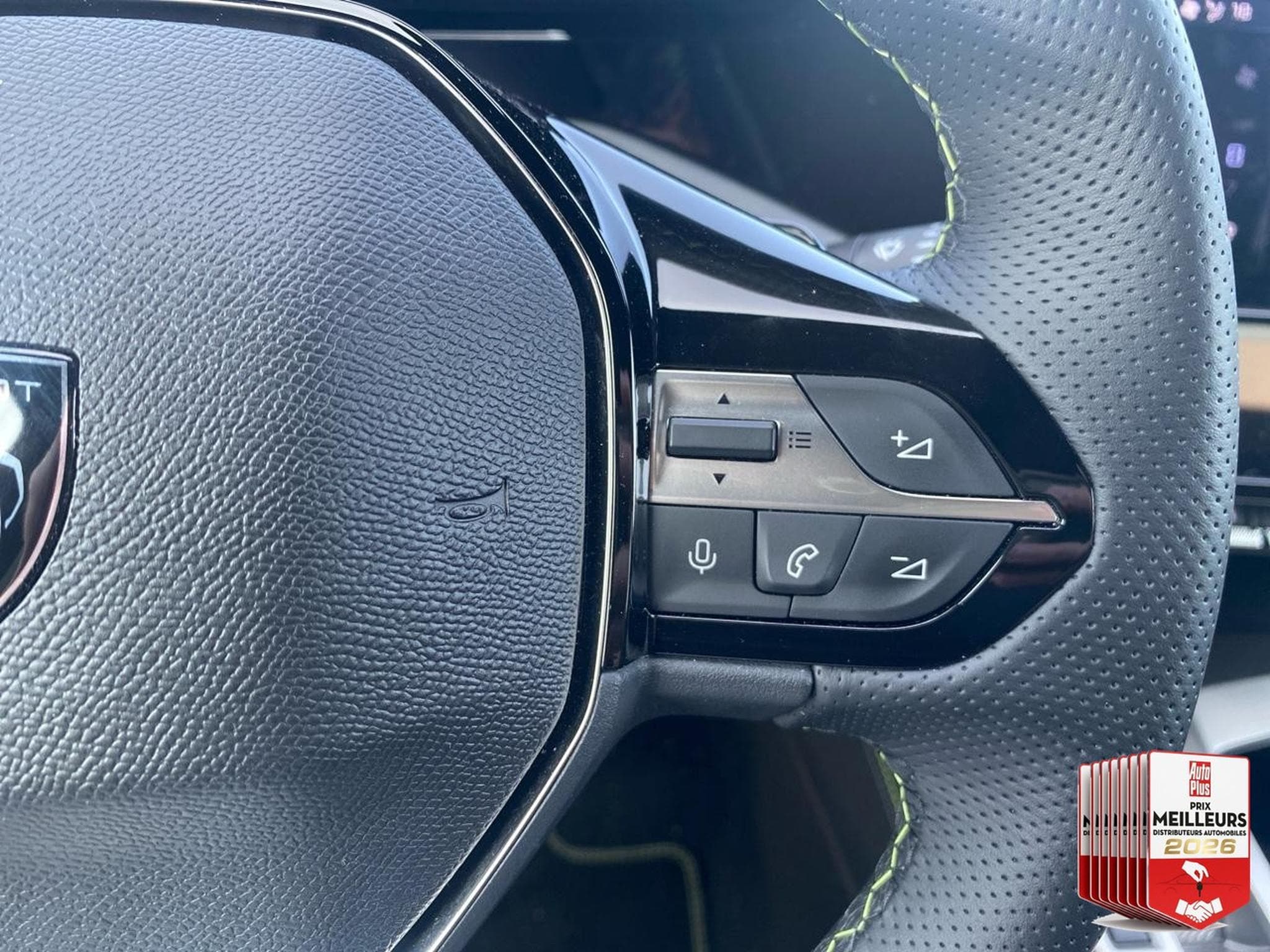 Peugeot 308 1.2 HYBRID 145 GT E-DCS6 (2025) - Photo 25