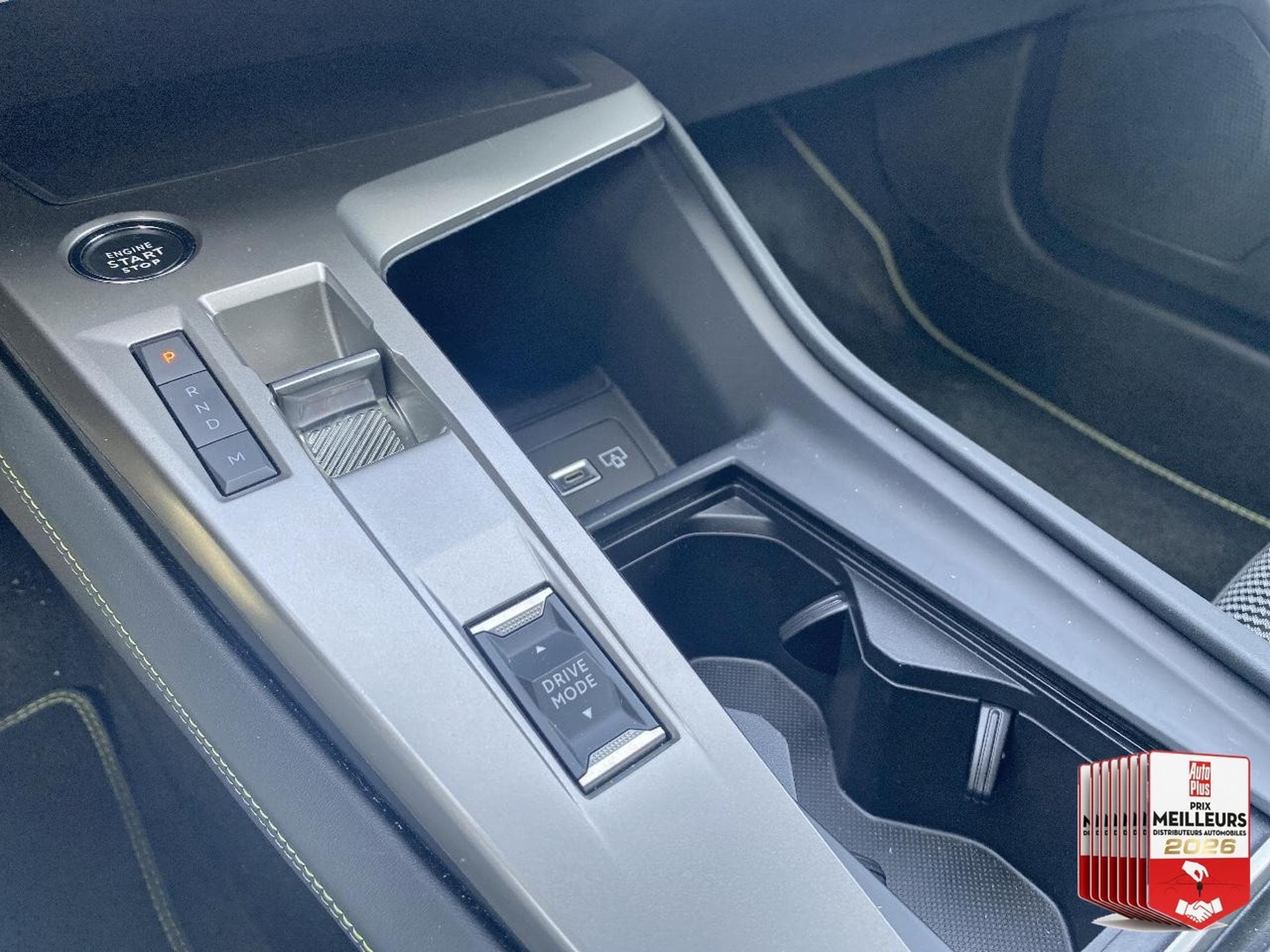 Peugeot 308 1.2 HYBRID 145 GT E-DCS6 (2025) - Photo 22