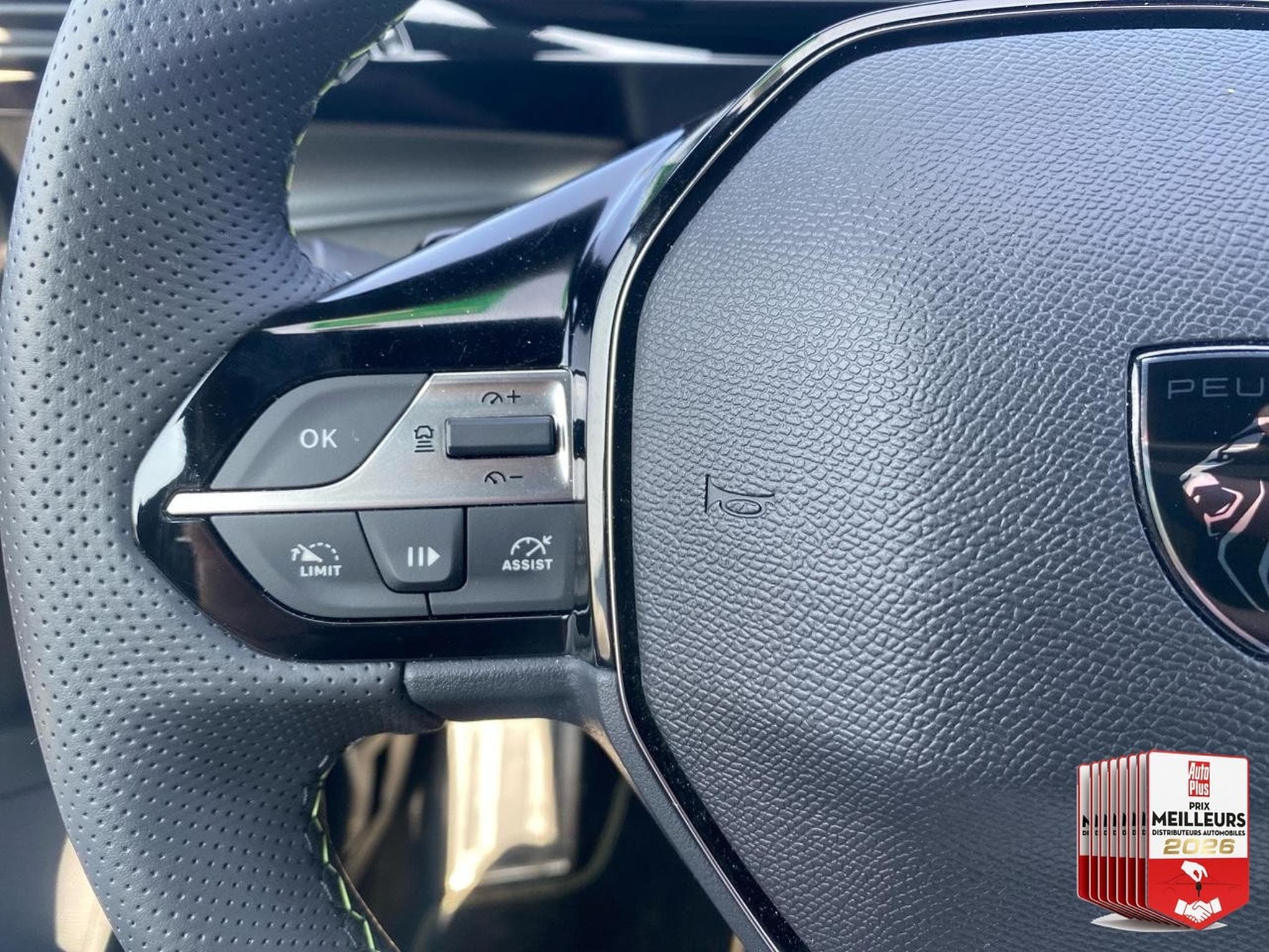 Peugeot 308 1.2 HYBRID 145 GT E-DCS6 (2025) - Photo 24