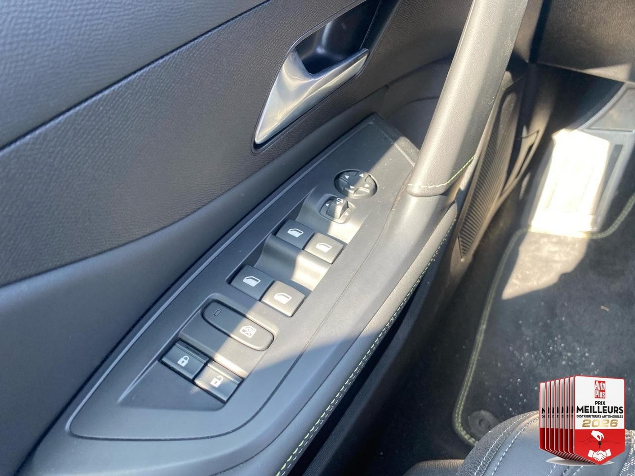 Peugeot 308 1.2 HYBRID 145 GT E-DCS6 (2025) - Photo 26