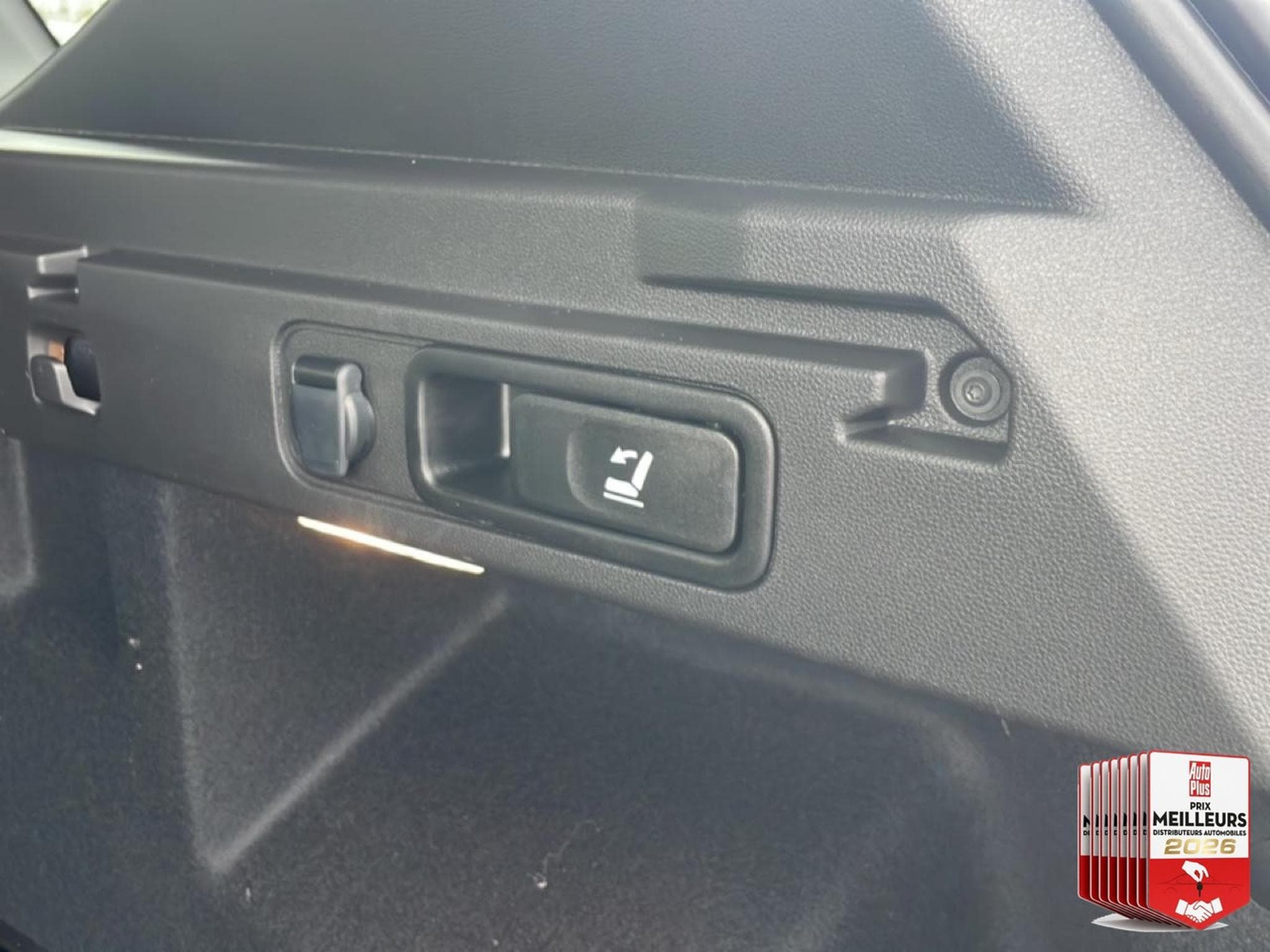 Dacia BIGSTER 1.8 HYBRID 155 JOURNEY (2025) - Photo 31