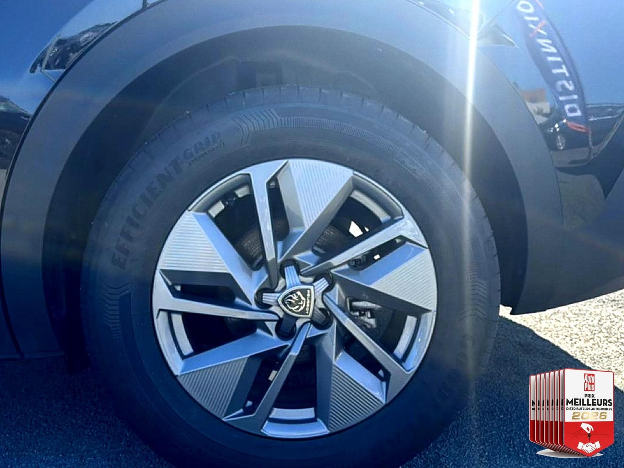 Peugeot 408 HYBRID 145 ALLURE E-DCS6 (2025) - Photo 9