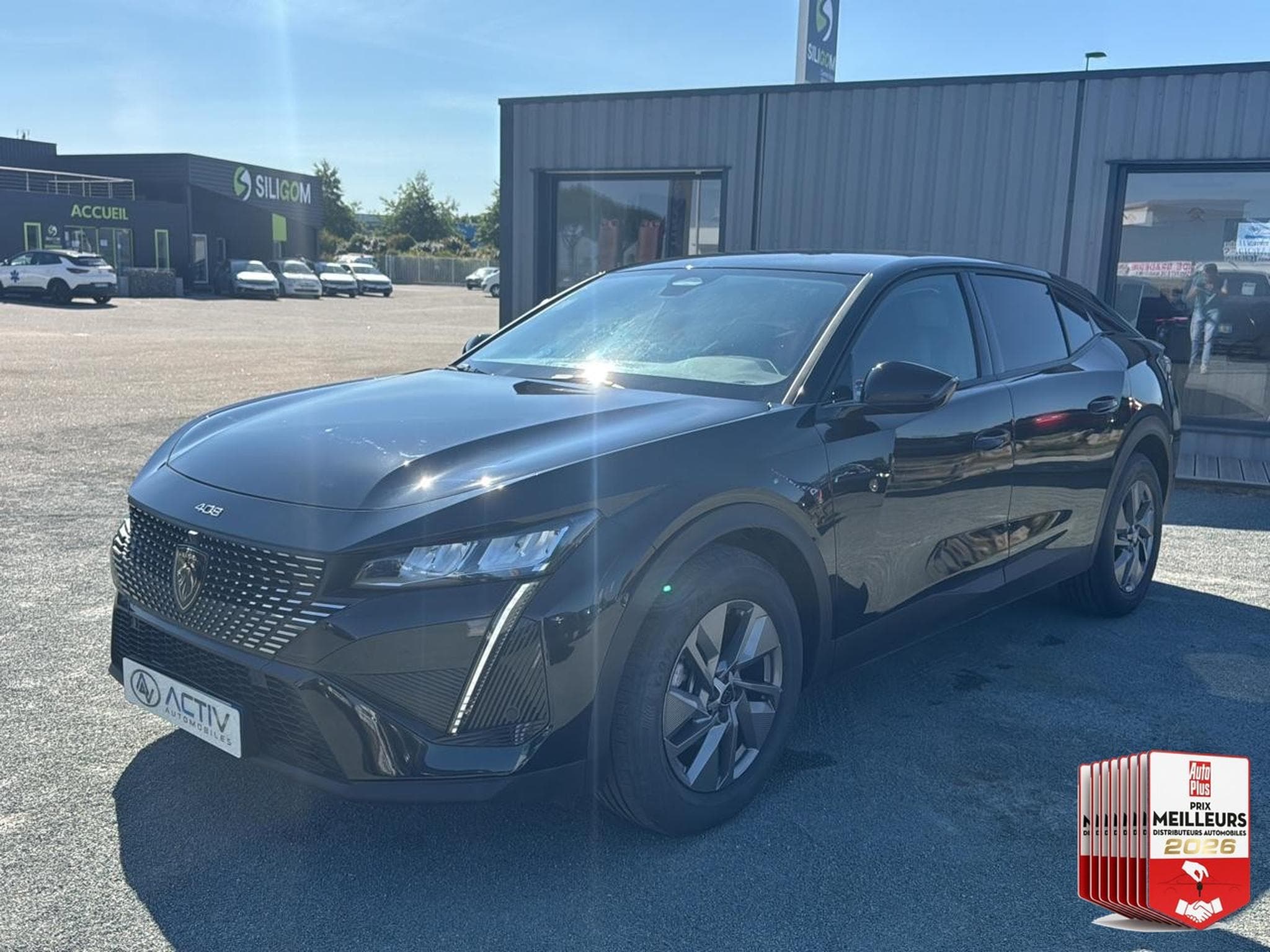 Peugeot 408 HYBRID 145 ALLURE E-DCS6 (2025) - Photo 19