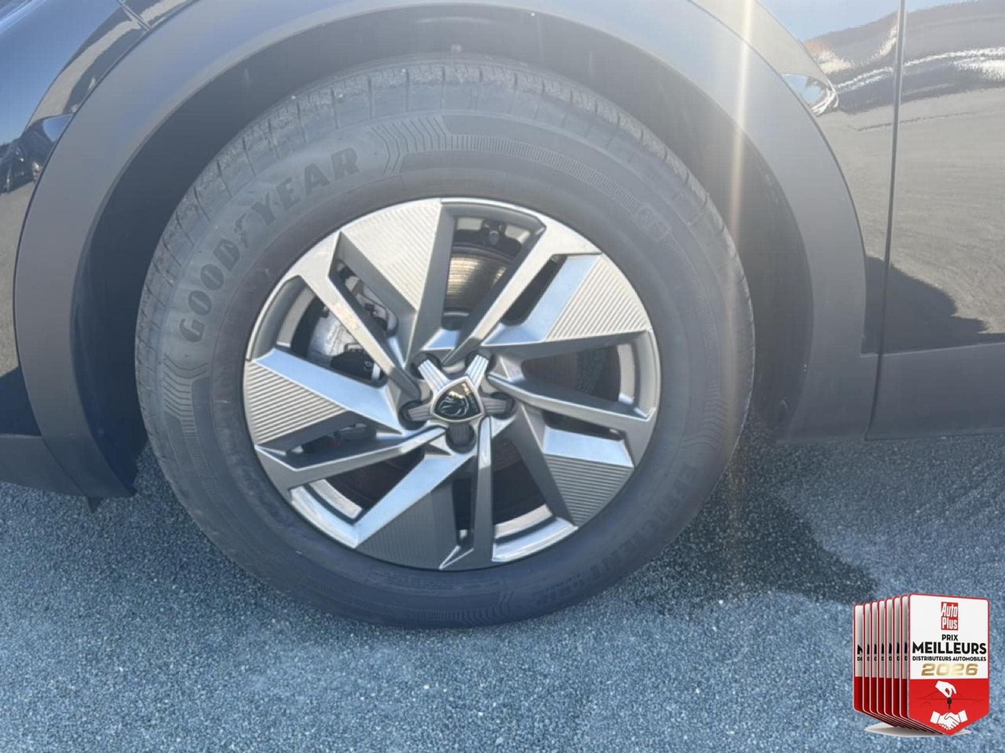Peugeot 408 HYBRID 145 ALLURE E-DCS6 (2025) - Photo 32
