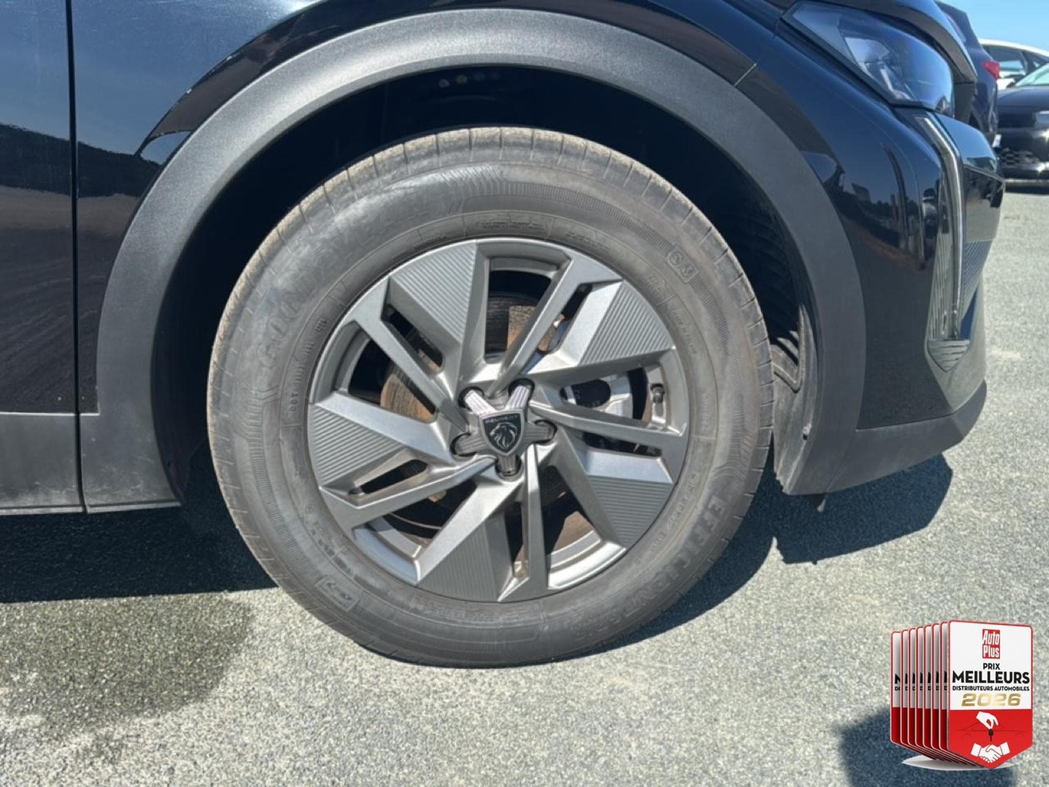 Peugeot 408 HYBRID 145 ALLURE E-DCS6 (2025) - Photo 33
