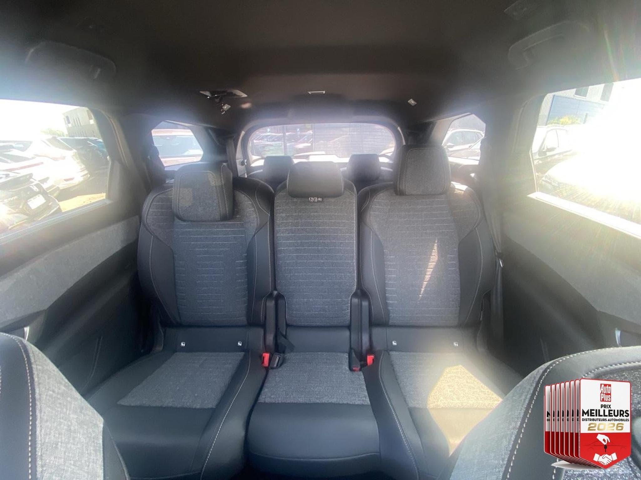 Peugeot 5008 HYBRID 145 ALLURE E-DCS6 (2025) - Foto 13