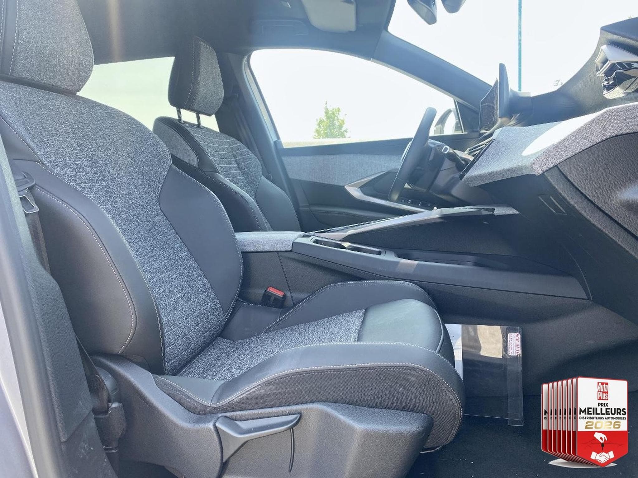 Peugeot 5008 HYBRID 145 ALLURE E-DCS6 (2025) - Foto 17