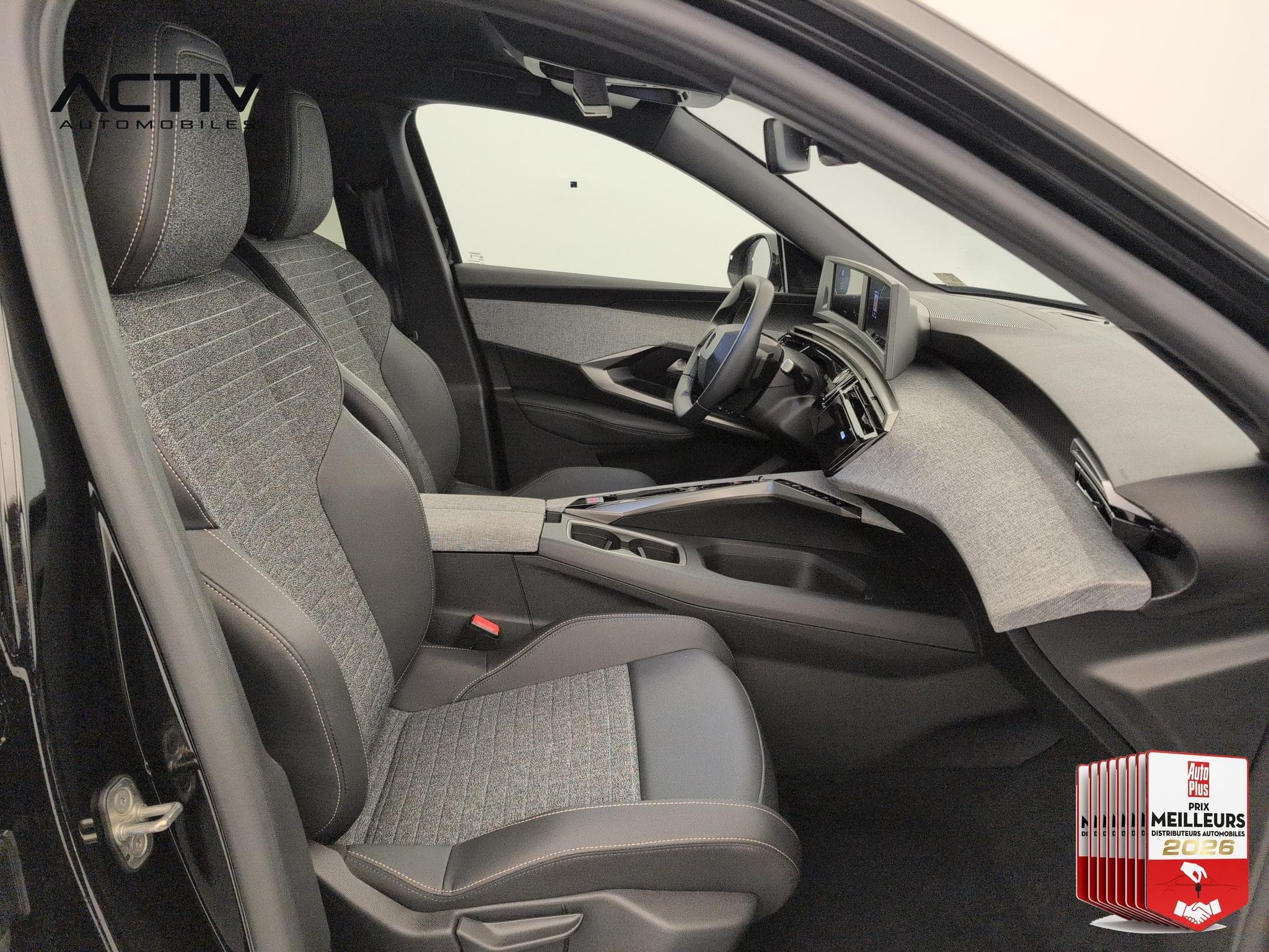 Peugeot 3008 Hybrid 145 e-DCS6 Allure (2025) - Photo 9